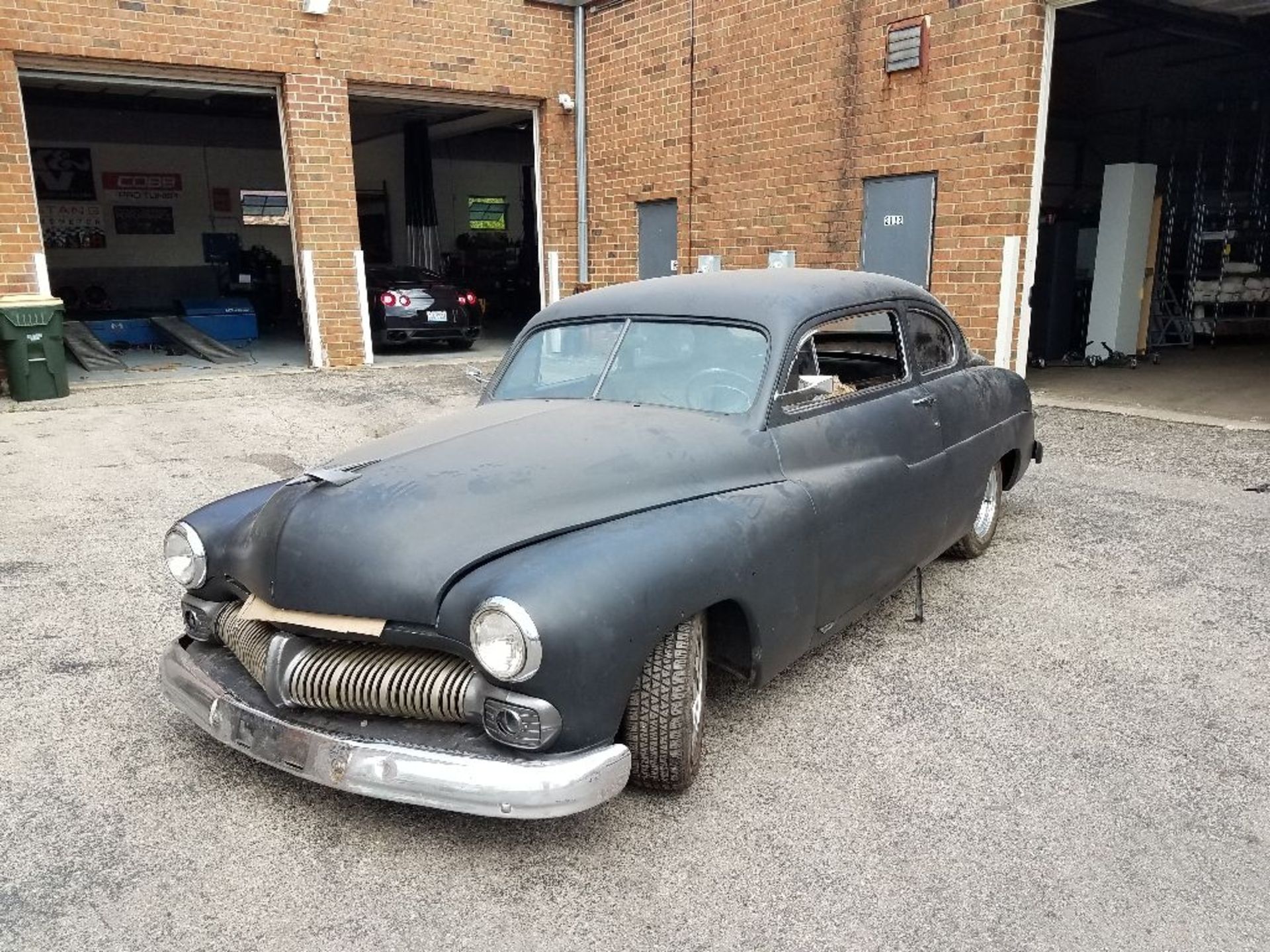 MERCURY TWO DOOR COUPE VIN: 50SL84013M (1950) V8, STYLE: SLM72A, BODY: 0362-12G219, "BARN FIND" - Image 2 of 8