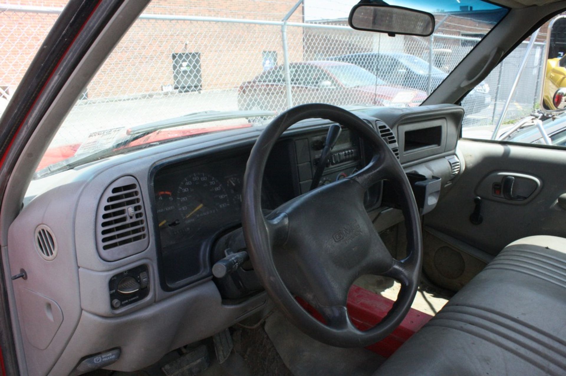 GMC 3500 HEAVY DUTY DUALLY UTILITY TRUCK (1998), TOOLBOXES, LADDER RACK, VIN 1GDKC34F2WF050870 - Image 5 of 7