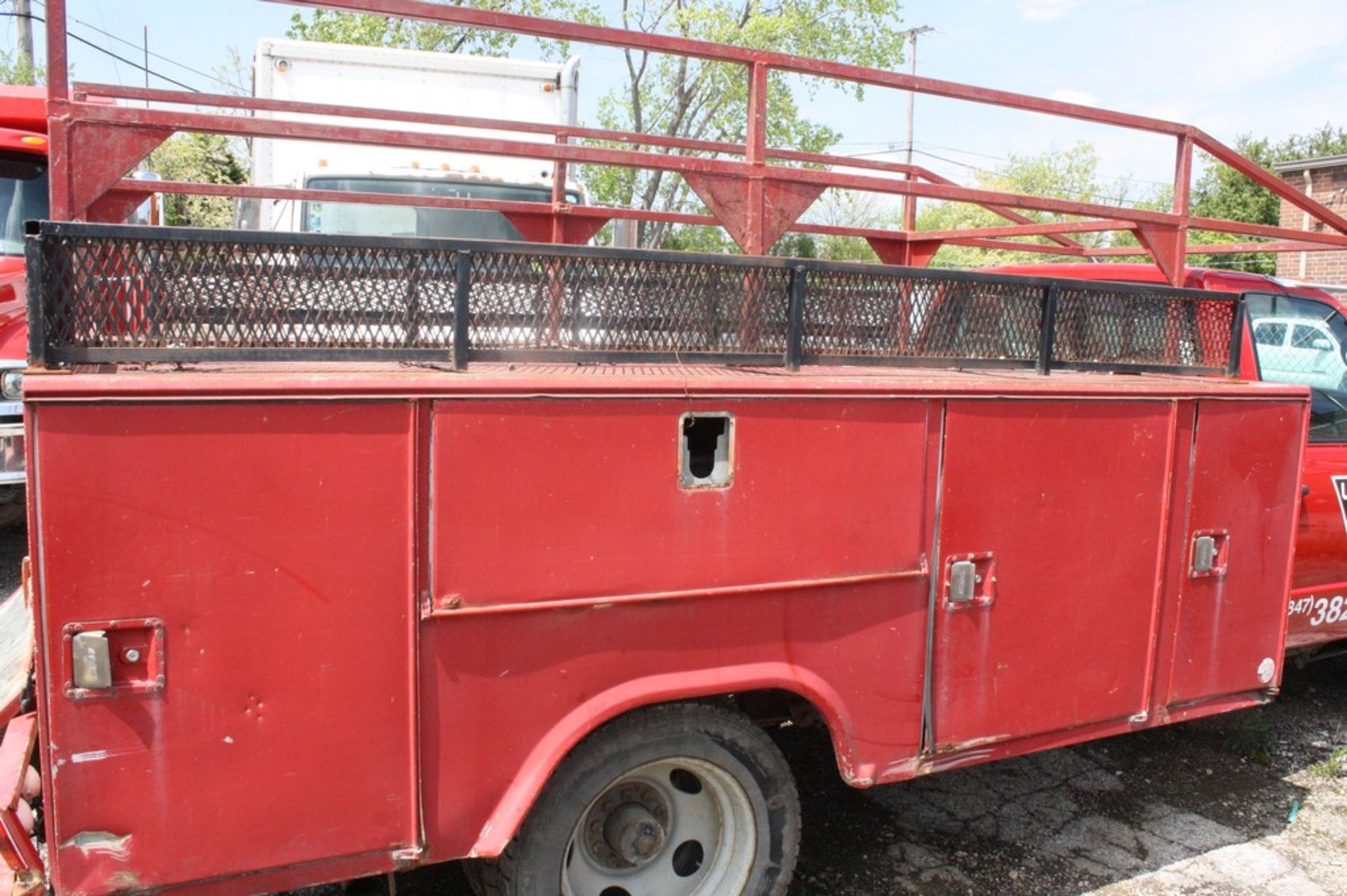 GMC 3500 HEAVY DUTY DUALLY UTILITY TRUCK (1998), TOOLBOXES, LADDER RACK, VIN 1GDKC34F2WF050870 - Image 3 of 7