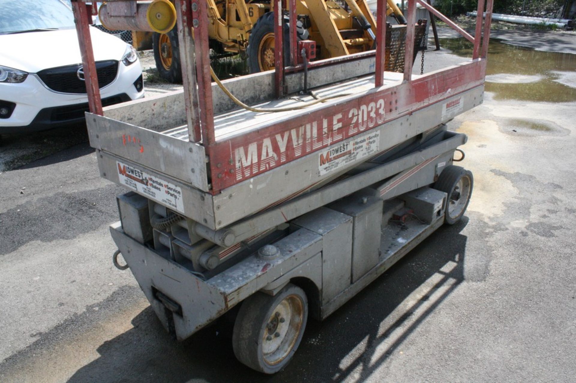 MAYVILLE MODEL 2033 ELECTRIC SCISSOR LIFT W/BUILT IN CHARGER, 697 HOURS ON METER - Image 3 of 5