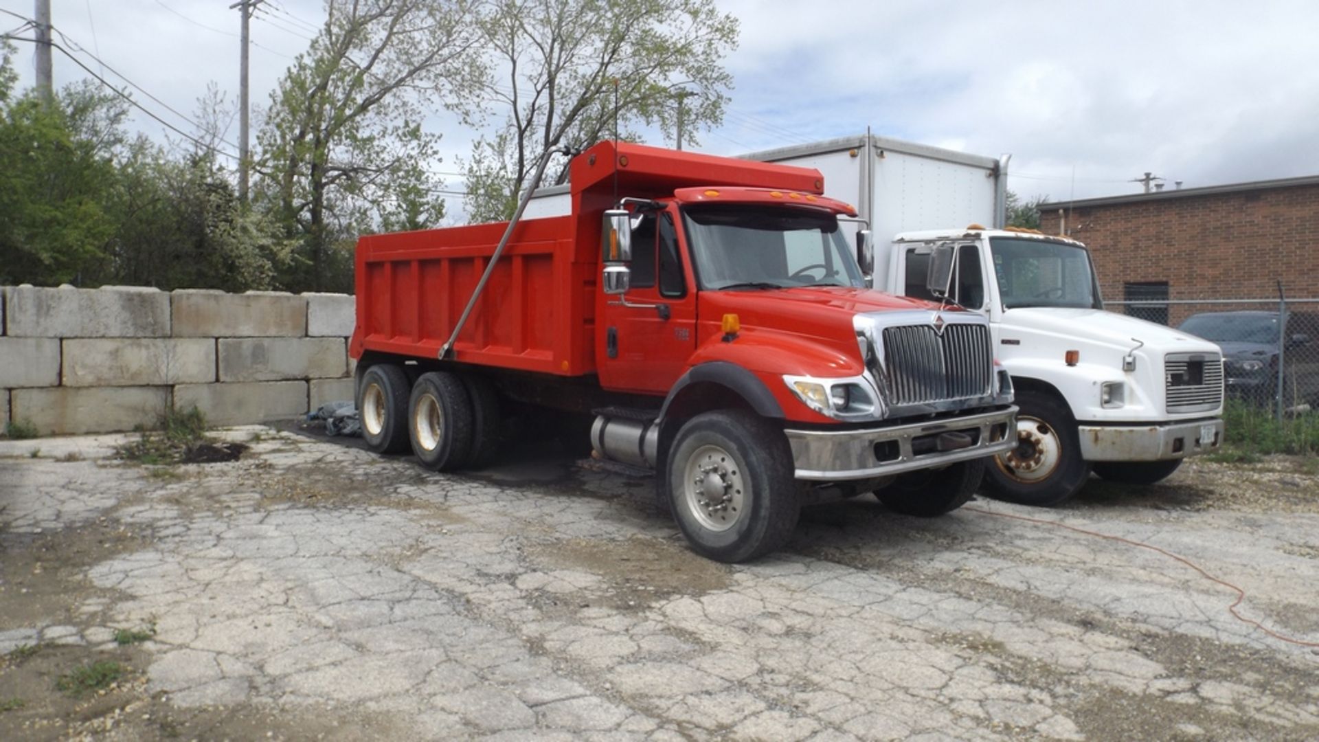 ** ITEM REMOVED FROM SALE ** INTERNATIONAL 7500 15 FT T/A DUMP TRUCK