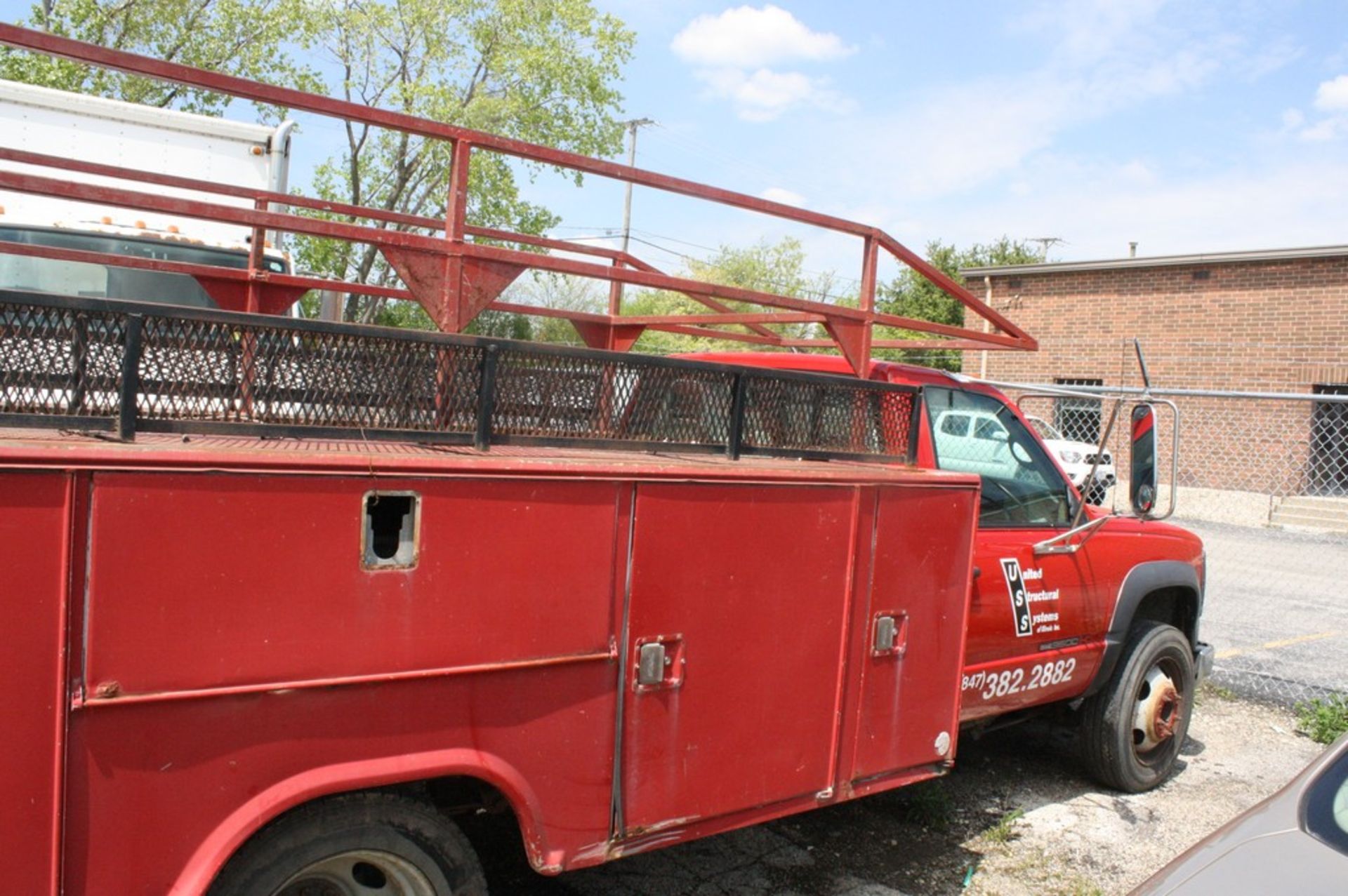 GMC 3500 HEAVY DUTY DUALLY UTILITY TRUCK (1998), TOOLBOXES, LADDER RACK, VIN 1GDKC34F2WF050870 - Image 4 of 7