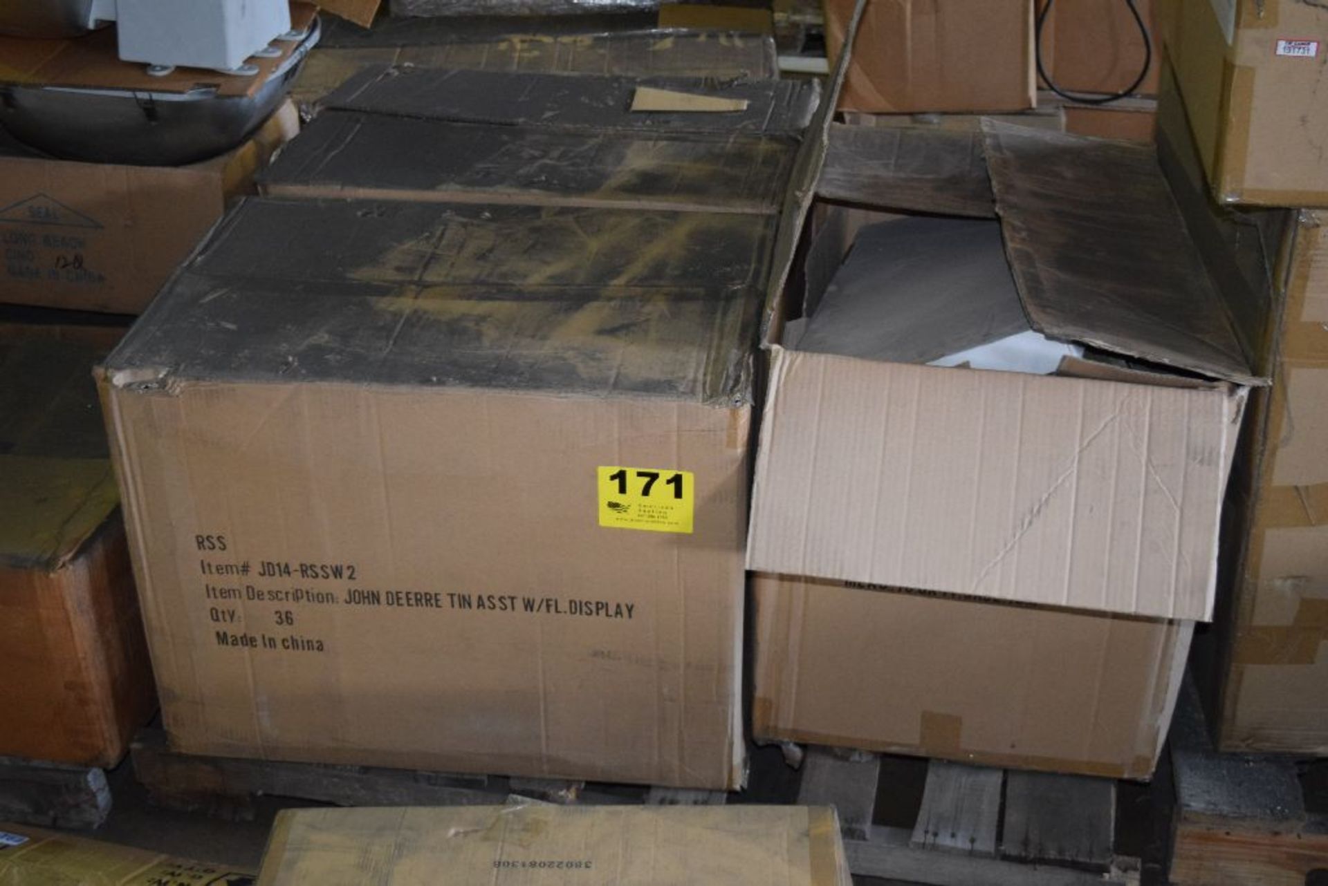 BOXES OF JOHN DEERE TIN LUNCH BOXES ON ONE SKID
