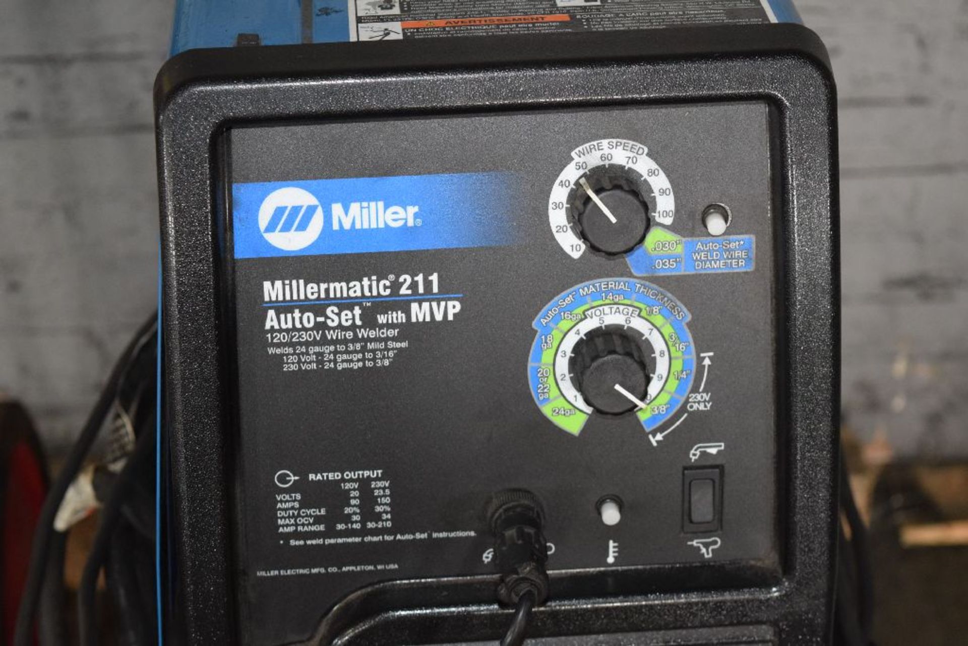 MILLER MODEL MILLERMATIC 211 230 AMP 120V/240V PORTABLE MIG WELDER, AUTO-SET W/MVP S/N: ME220616N W/ - Image 4 of 5