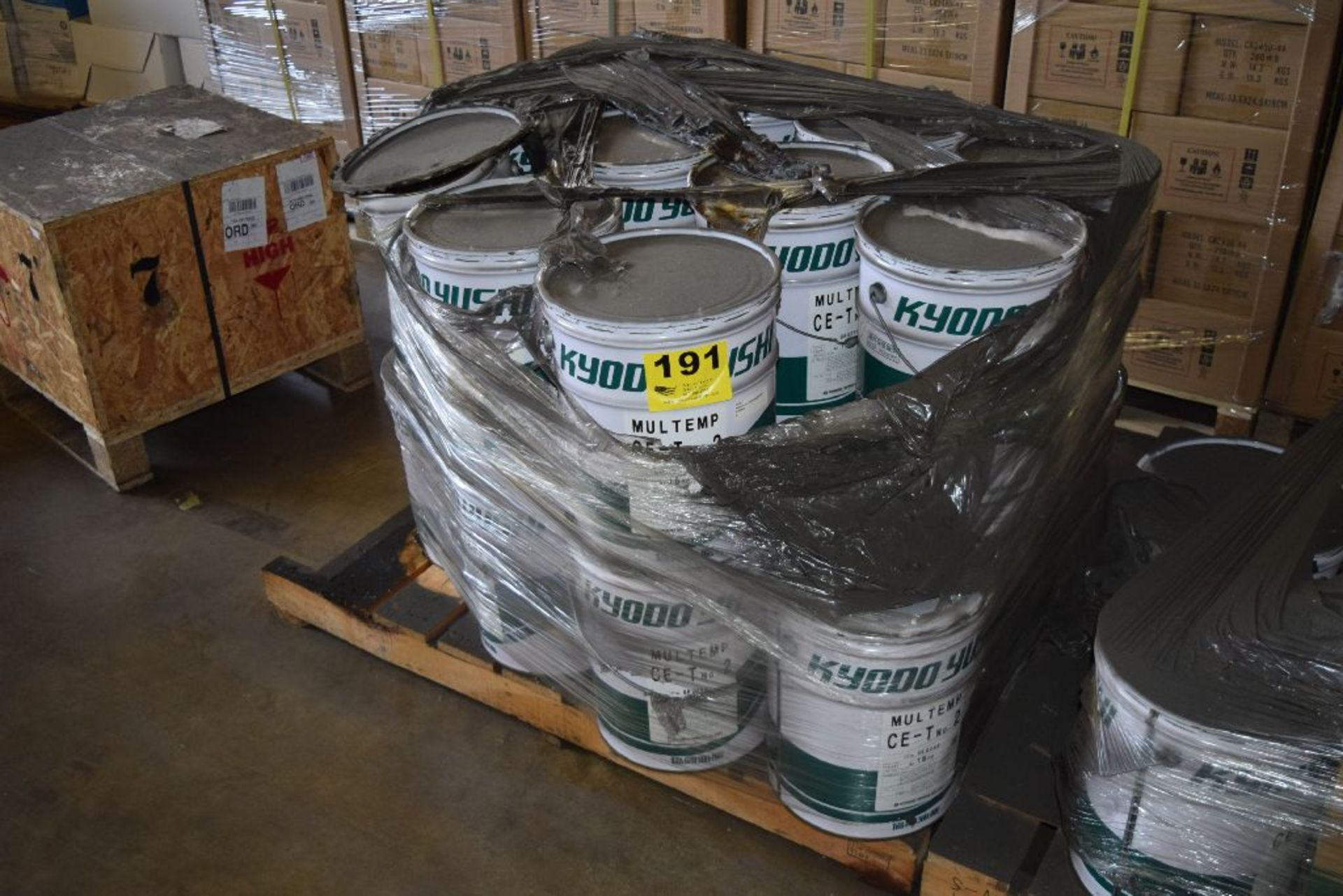 DRUMS KYODO YUSHI CE-T NO. 2 LUBRICANTS ON ONE SKID