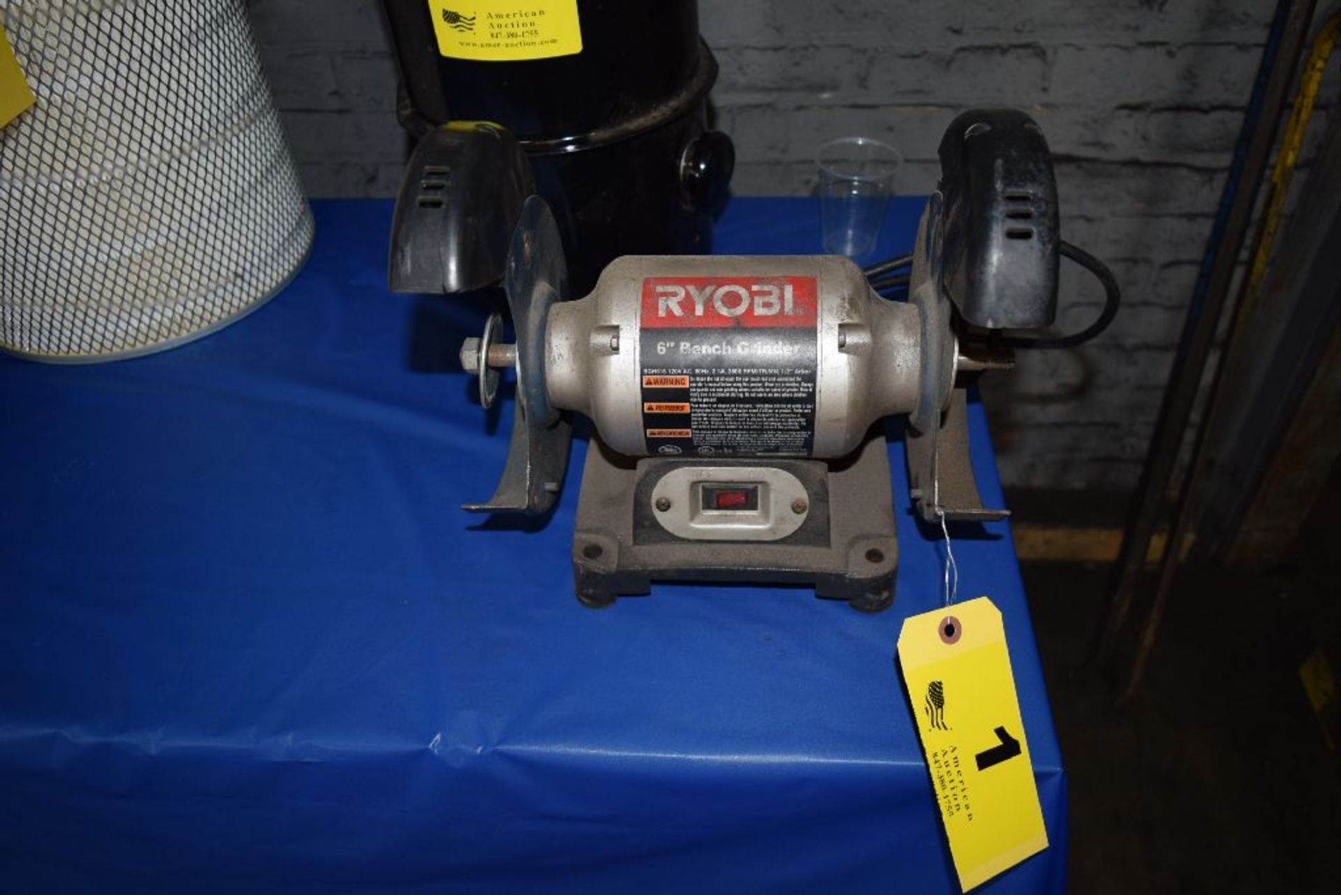 RYOBI 6" BENCH TOP DOUBLE END GRINDER S/N:W0623124293
