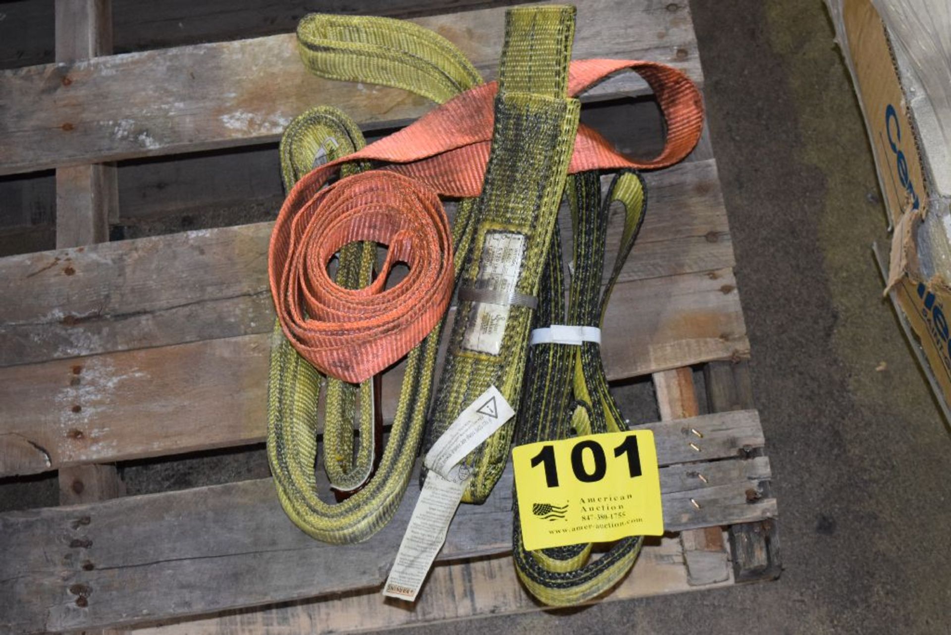 LOT: ASSORTED LIFTING STRAPS