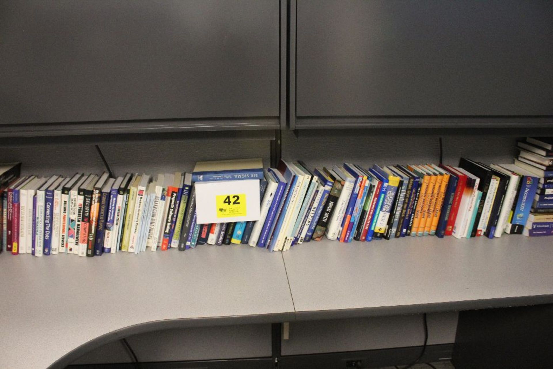 LARGE LIBRARY OF BUSINESS AND SALES BOOKS