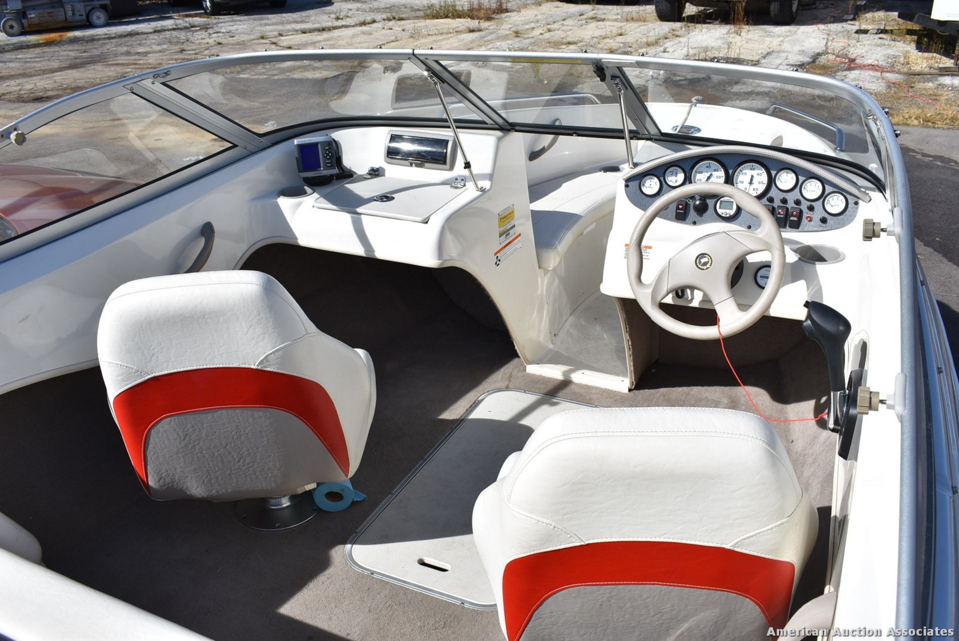 STINGRAY 18' 180RX OPEN BOW MOTORBOAT VIN: PNYUS5P8A909, VOLVO PENTA SXA-1-97, (2) SWIVEL CHAIRS, - Image 9 of 12