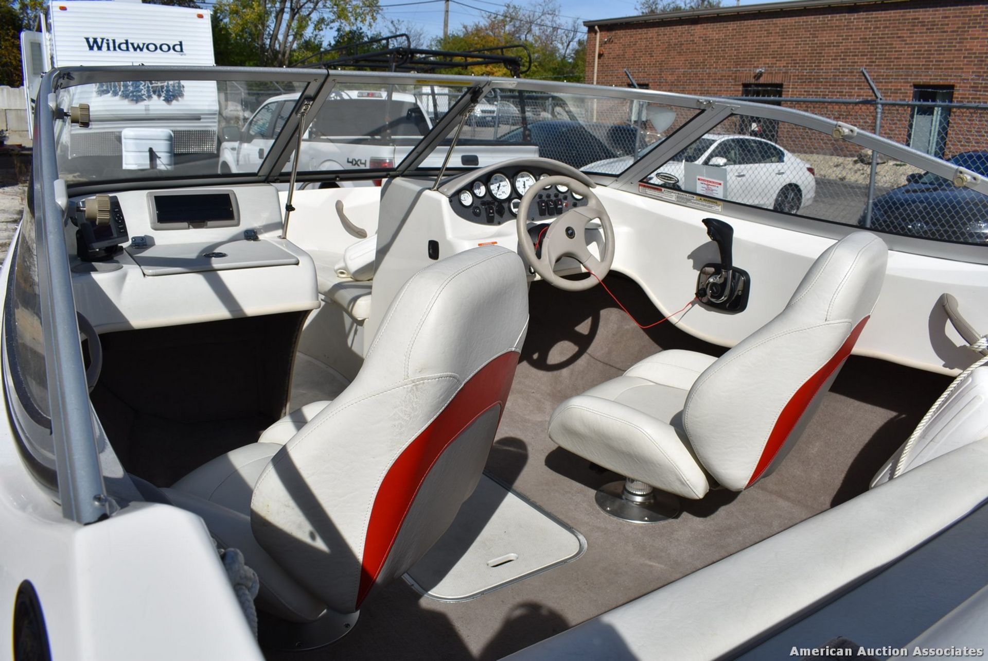 STINGRAY 18' 180RX OPEN BOW MOTORBOAT VIN: PNYUS5P8A909, VOLVO PENTA SXA-1-97, (2) SWIVEL CHAIRS, - Image 6 of 12