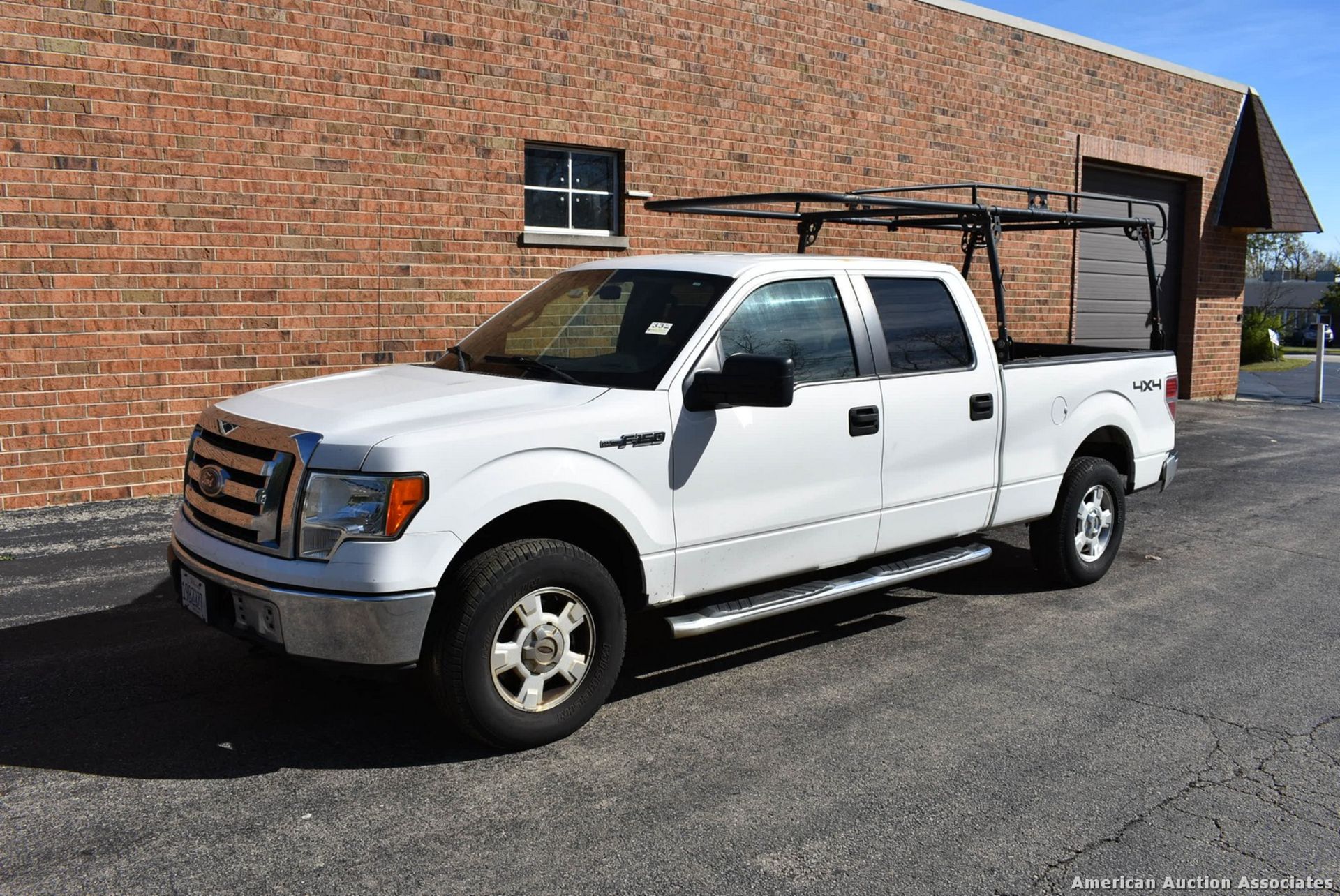 FORD F150 XLT CREW CAB 4X4 PICKUP TRUCK VIN: 1FTFW1E83AFC89306 (2010) V-8, A/T, 6.5' BED, LADDER