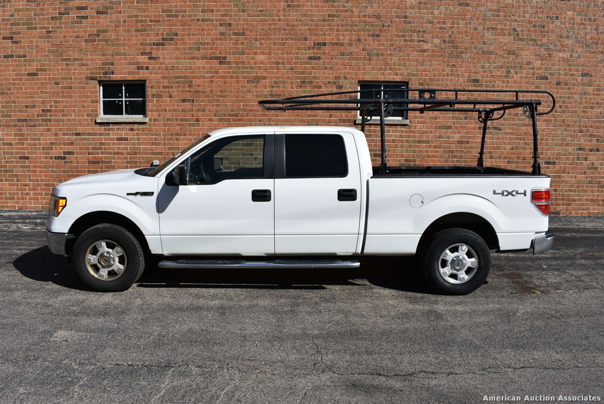 FORD F150 XLT CREW CAB 4X4 PICKUP TRUCK VIN: 1FTFW1E83AFC89306 (2010) V-8, A/T, 6.5' BED, LADDER - Image 2 of 11