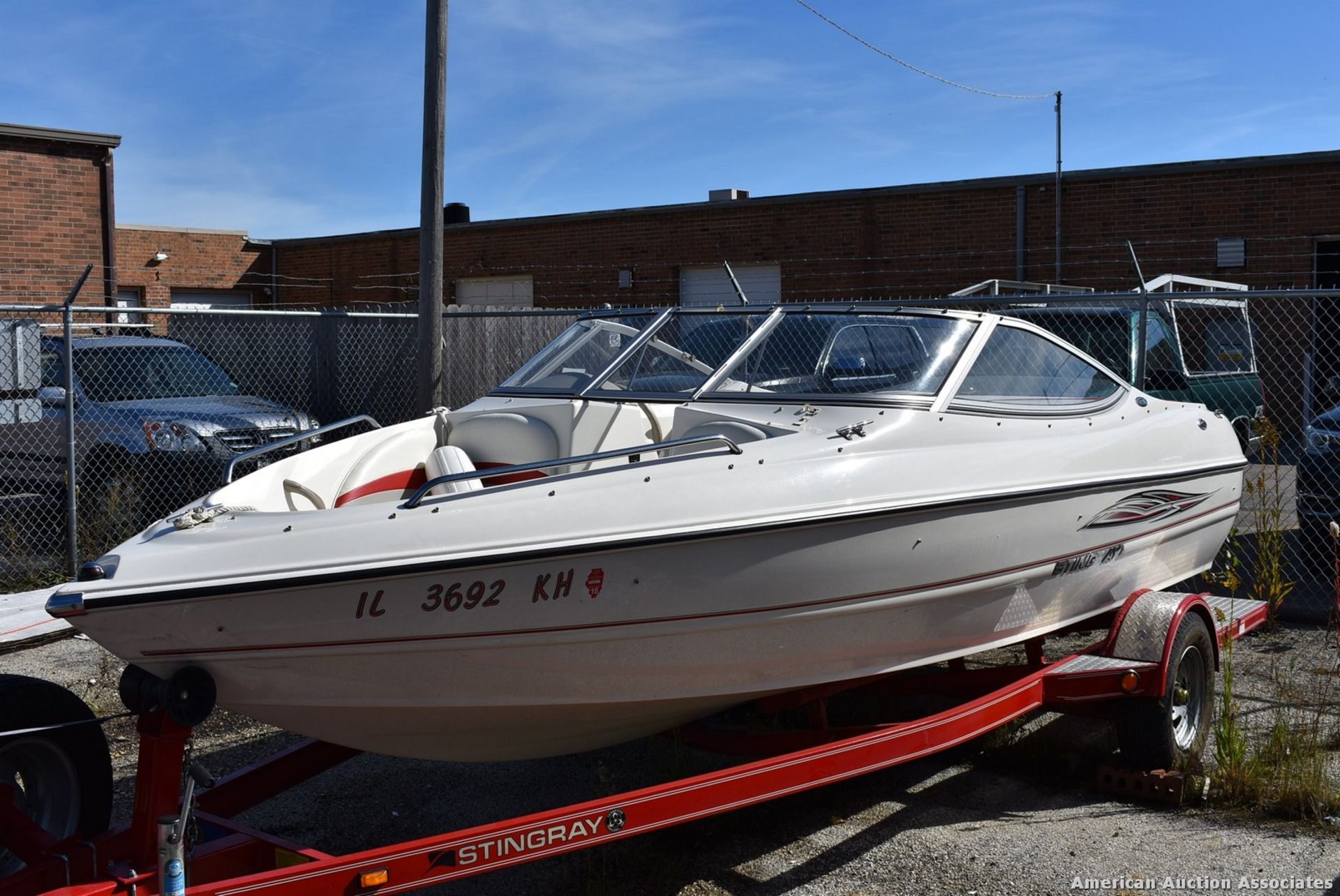 STINGRAY 18' 180RX OPEN BOW MOTORBOAT VIN: PNYUS5P8A909, VOLVO PENTA SXA-1-97, (2) SWIVEL CHAIRS, - Image 4 of 12