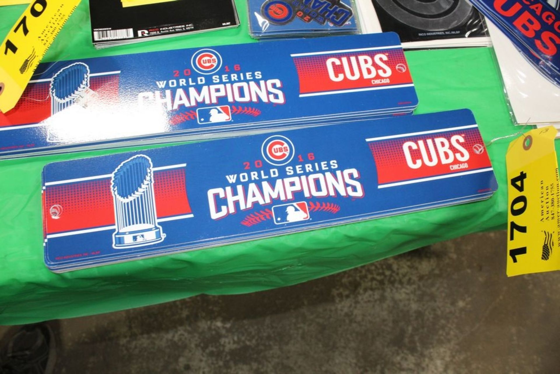 (13) CHICAGO CUBS CHAMPIONSHIP DECORATIONS