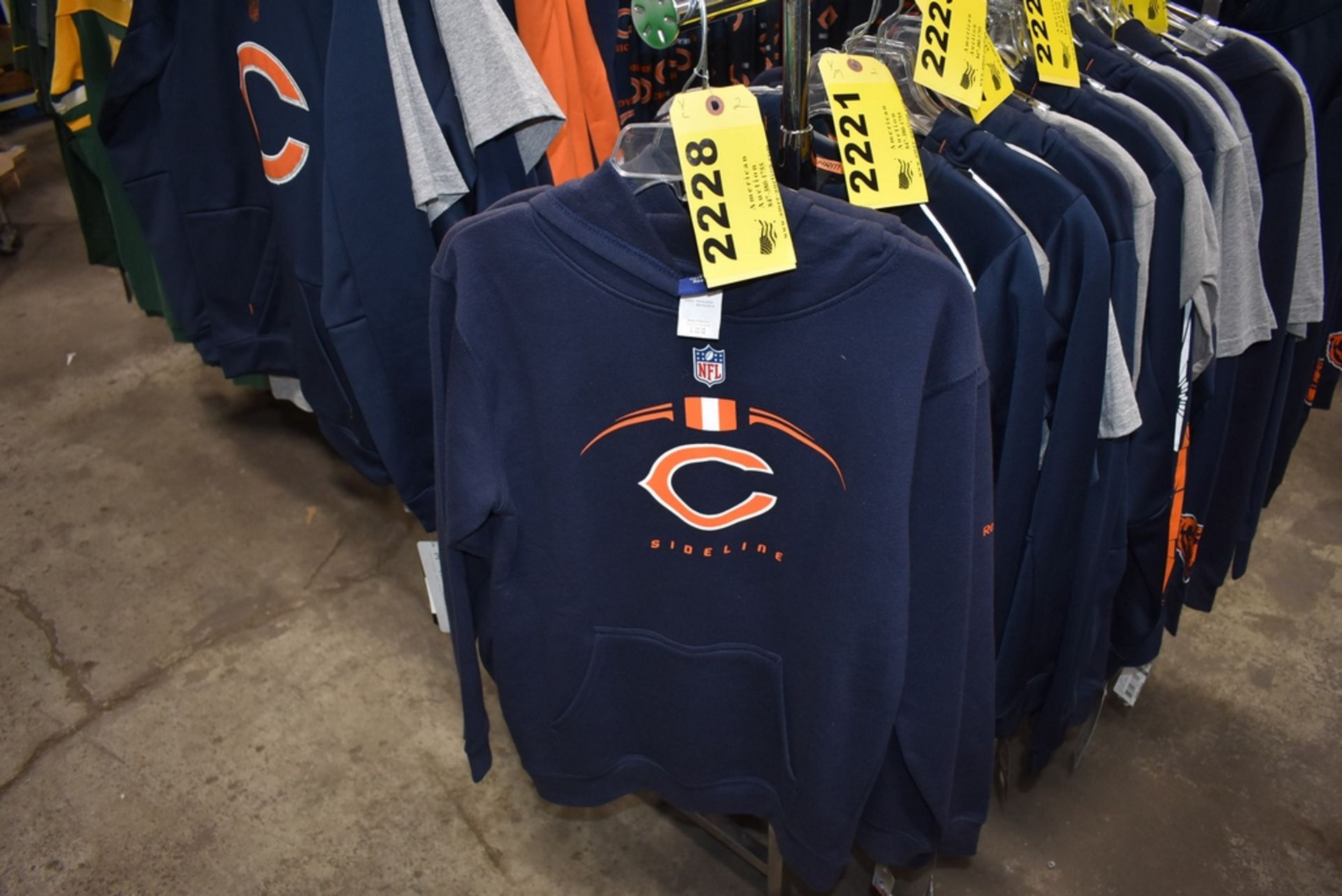 (2) CHICAGO BEARS YOUTH LARGE AND HOODIE