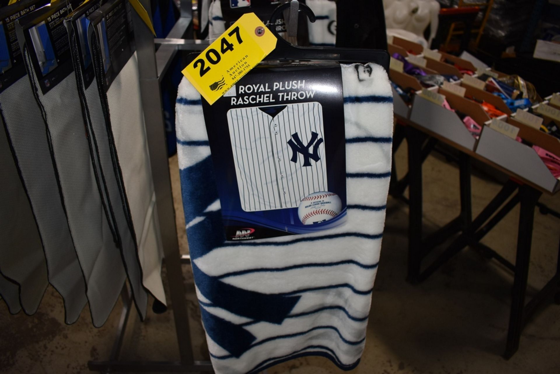 NEW YORK YANKEES NORTHWEST ROYAL PLUSH RASCHEL THROW 50" X 60"