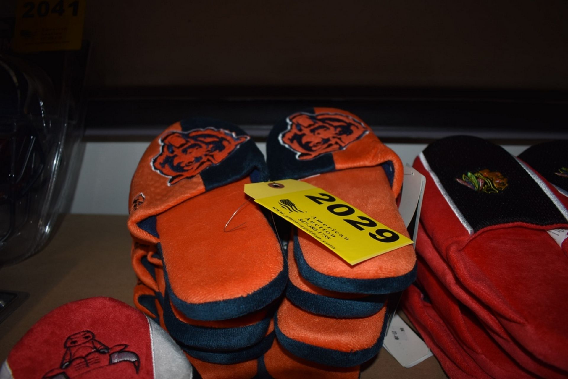 (5) CHICAGO BEARS FOREVER COLLECTIBLE SLIPPERS