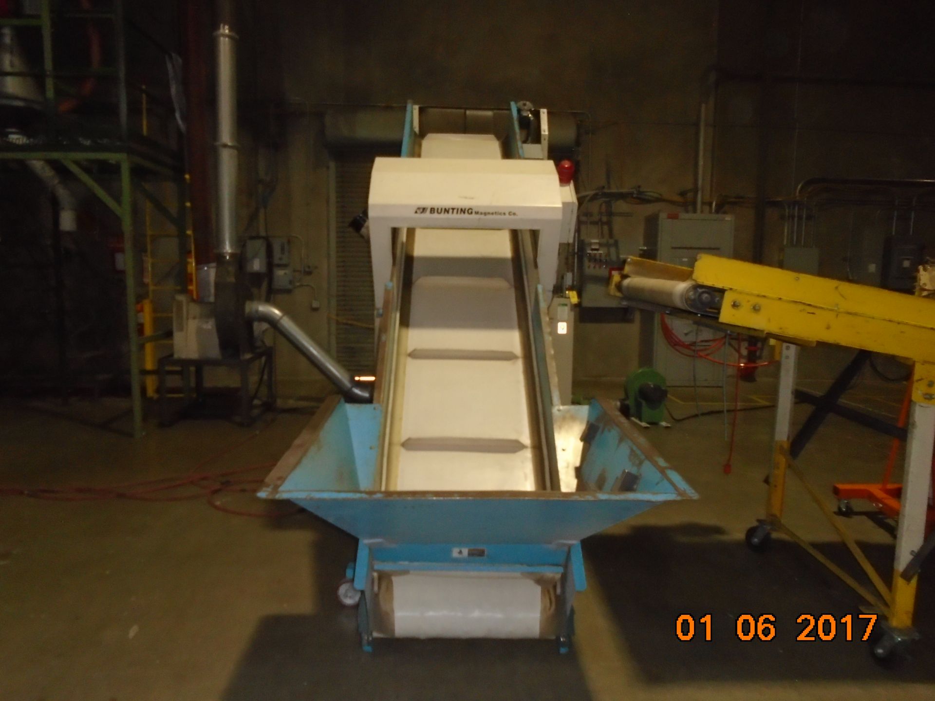 Bunting Feed Conveyor on Cumberland 110V Variable speed 30"x 13' with Bunting MN5 800/500 Metal - Image 4 of 7