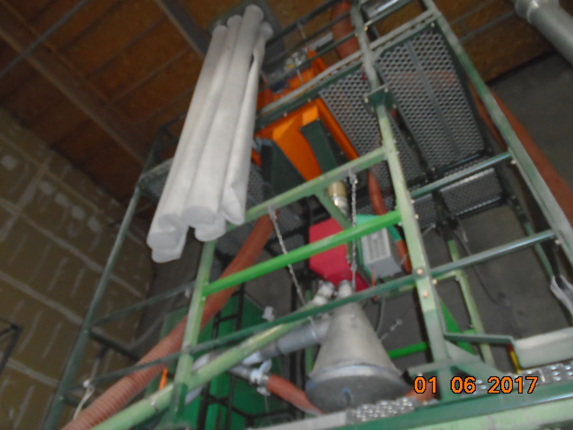26' Metal and Dust Separating Tower, Blades 10HP blower - 480V; High Efficiency Cyclone and Bag Hat; - Image 6 of 15
