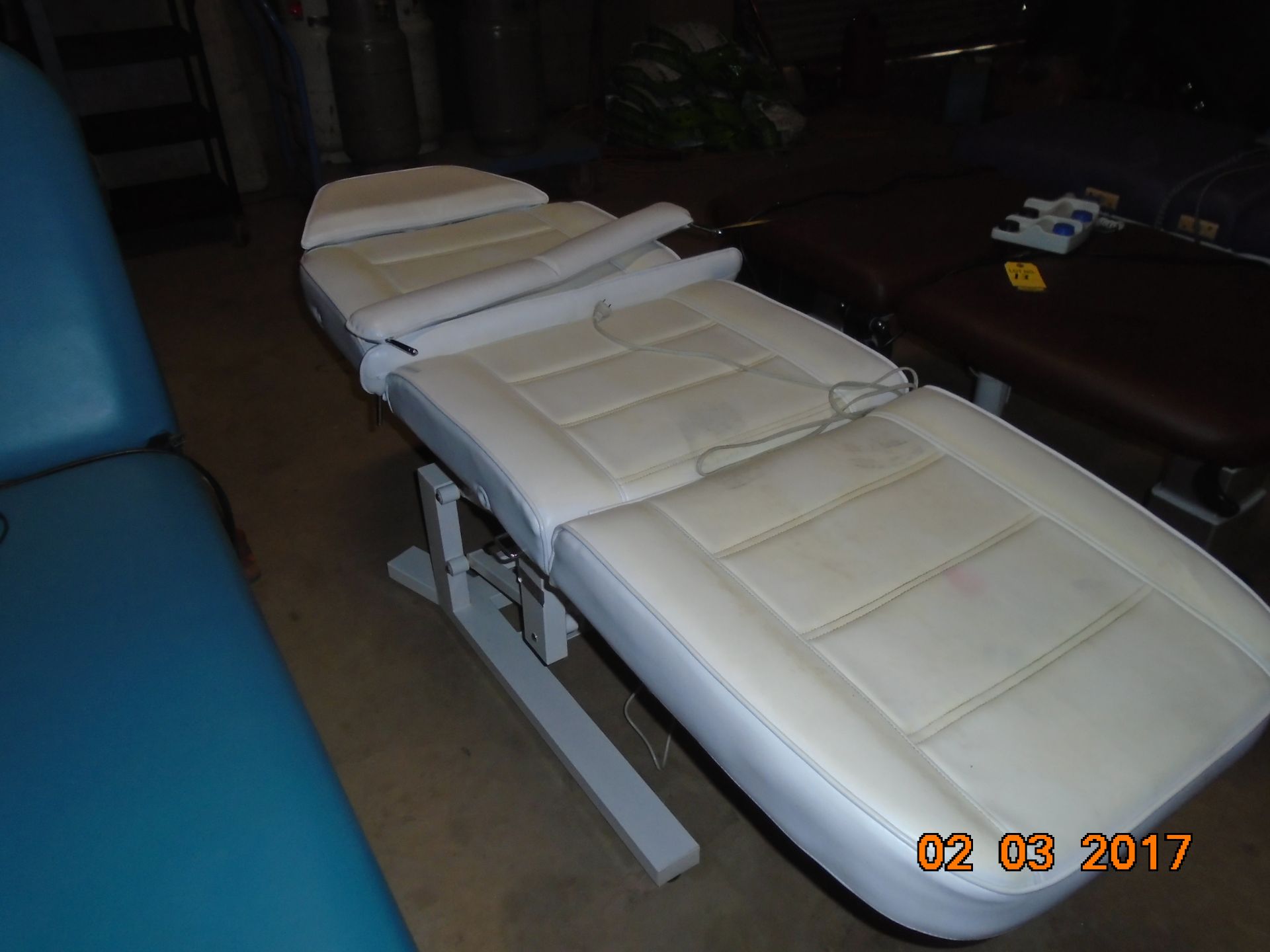 ELECTRIC FACIAL BED (WHITE)