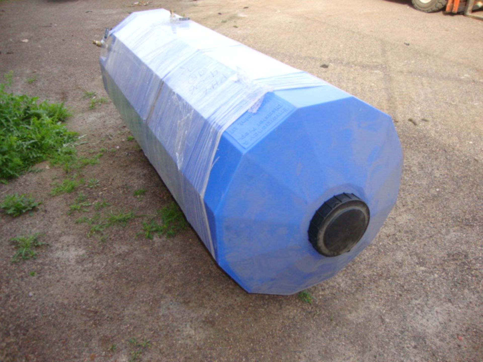 500 GAL WATER TANK 8' X 30" - Image 2 of 3