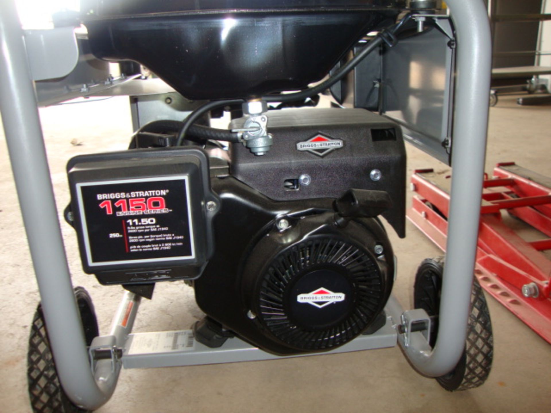 BRIGGS & STRATTON 1150 SERIES GENERATOR - Image 2 of 3