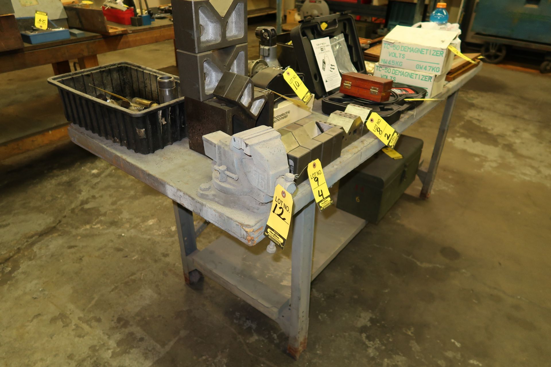 BENCH W/VISE