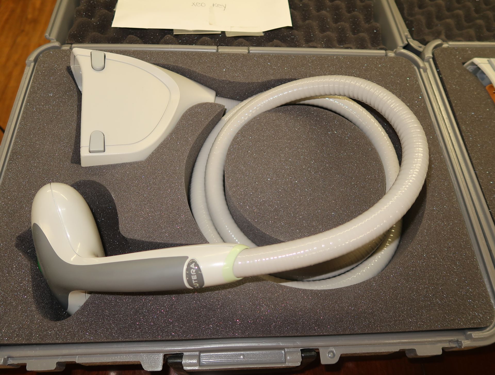 CUTERA XEO LASER, MANUFACTURED FEB. 2015, SN. XP15943 W/ PROWAVE LX & LIMELIGHT HAND PIECES. - Image 6 of 9