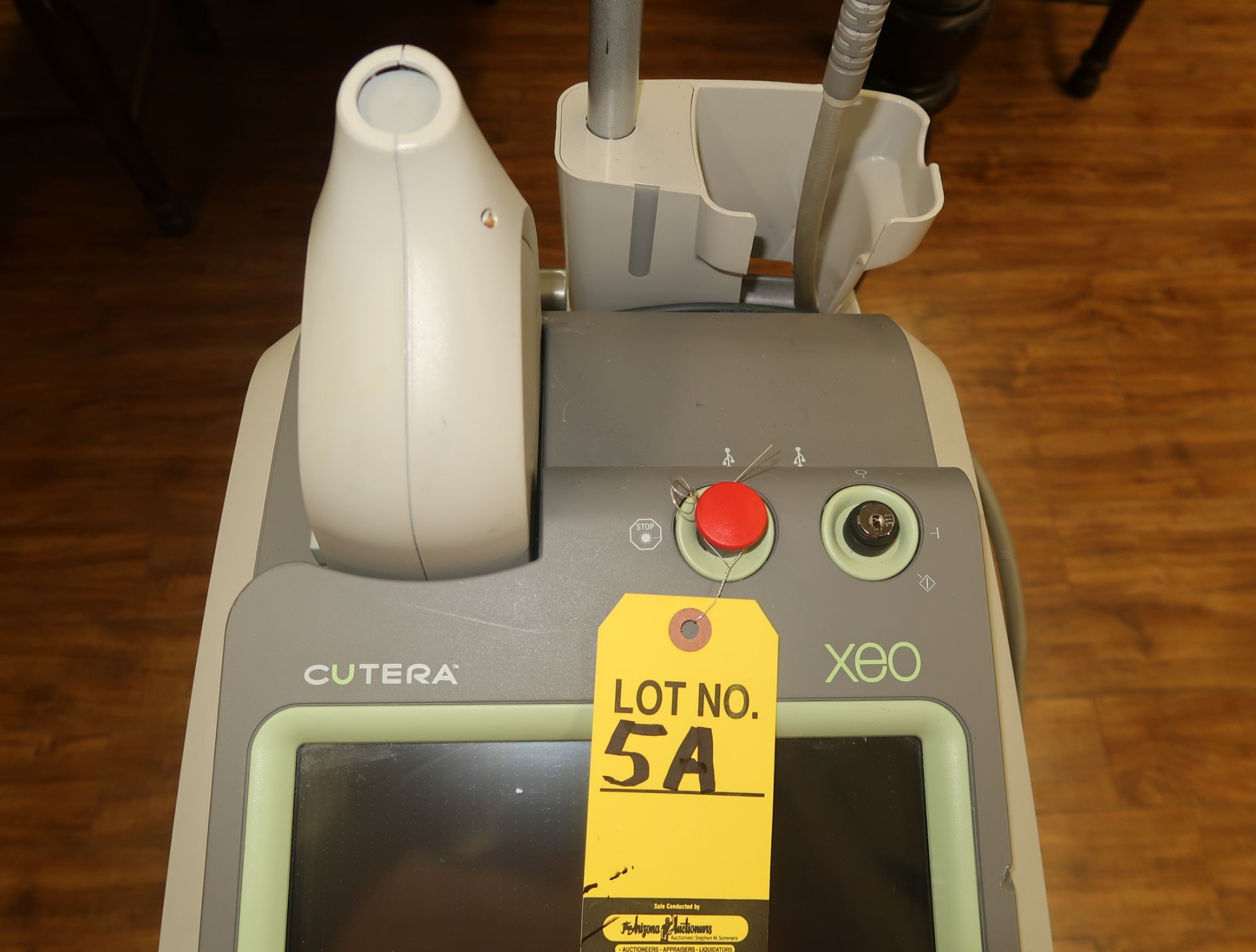 CUTERA XEO LASER, MANUFACTURED FEB. 2015, SN. XP15943 W/ PROWAVE LX & LIMELIGHT HAND PIECES. - Image 2 of 9