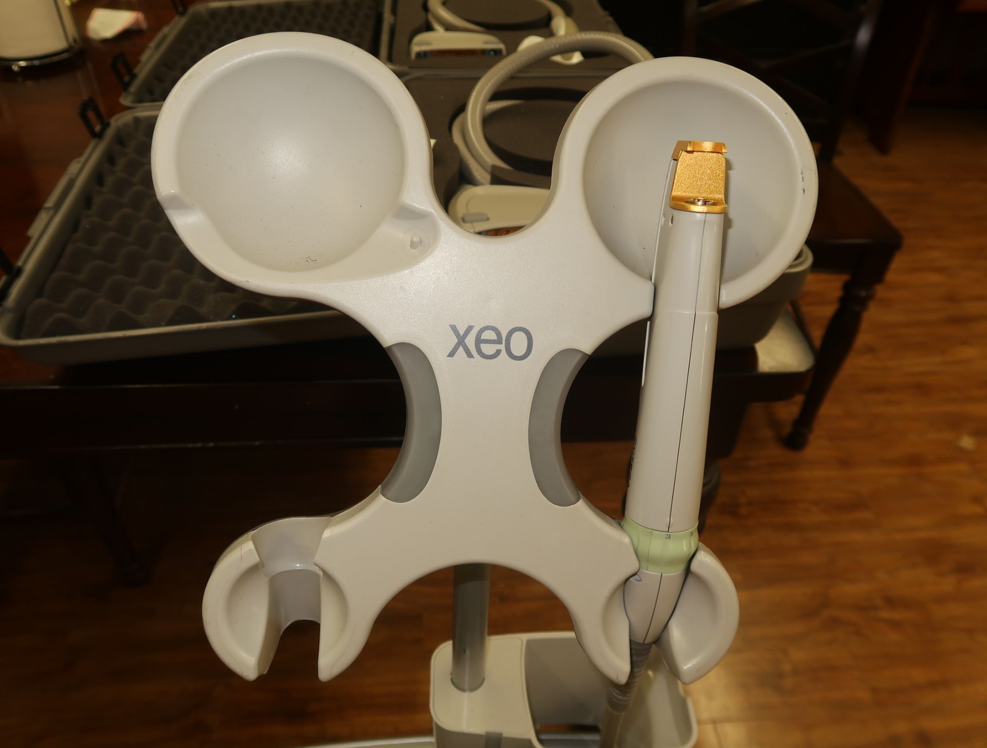 CUTERA XEO LASER, MANUFACTURED FEB. 2015, SN. XP15943 W/ PROWAVE LX & LIMELIGHT HAND PIECES. - Image 3 of 9