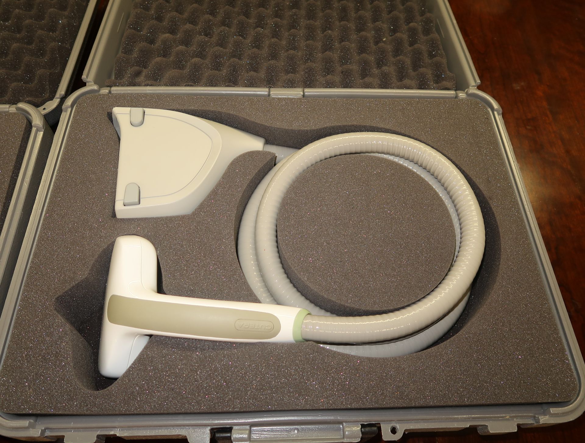 CUTERA XEO LASER, MANUFACTURED FEB. 2015, SN. XP15943 W/ PROWAVE LX & LIMELIGHT HAND PIECES. - Image 7 of 9
