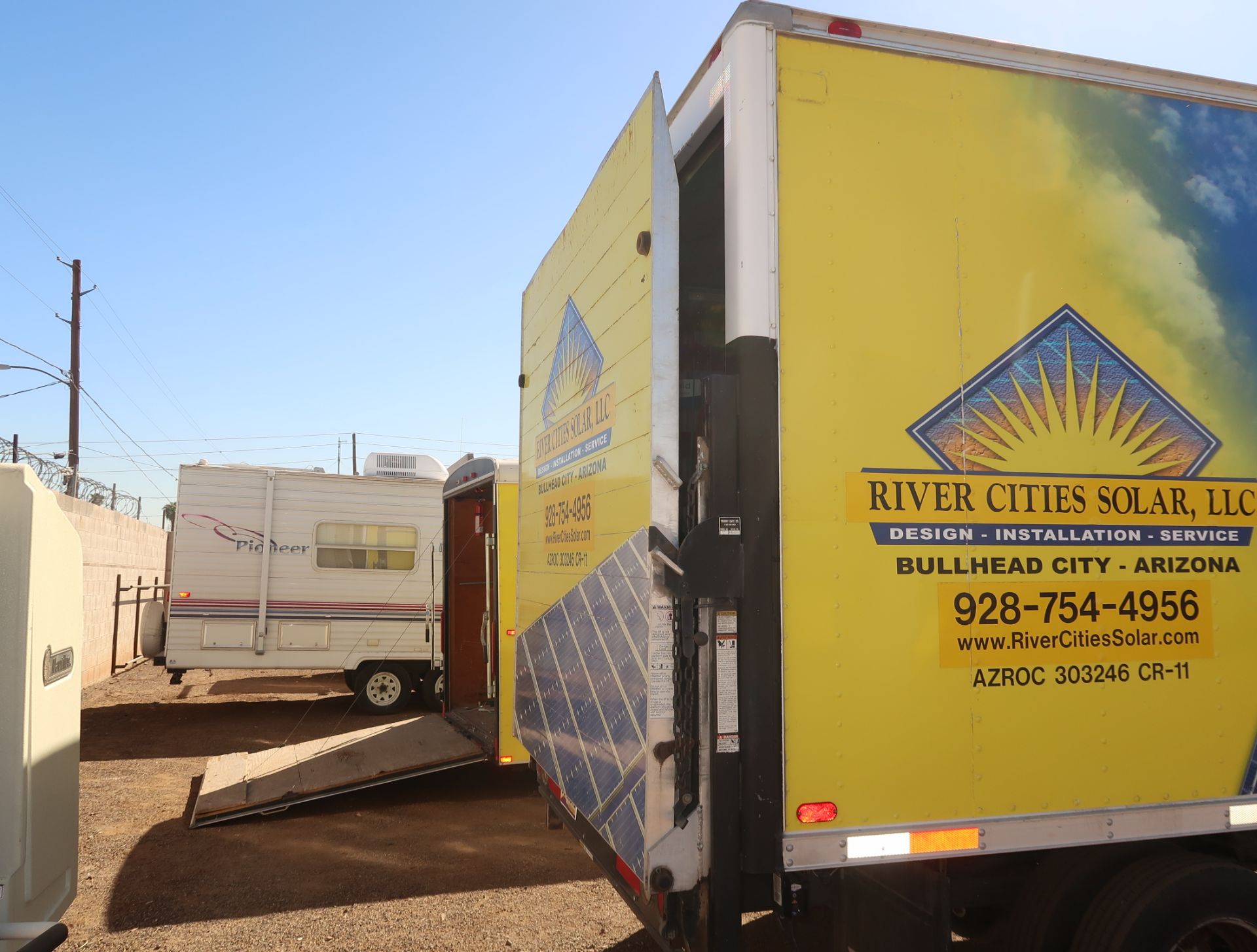 1994 CHEVROLET KODIAK BOX TRUCK W/ LIFT GATE VIN. 1GBE6H1P4RJ107644 - Image 4 of 6