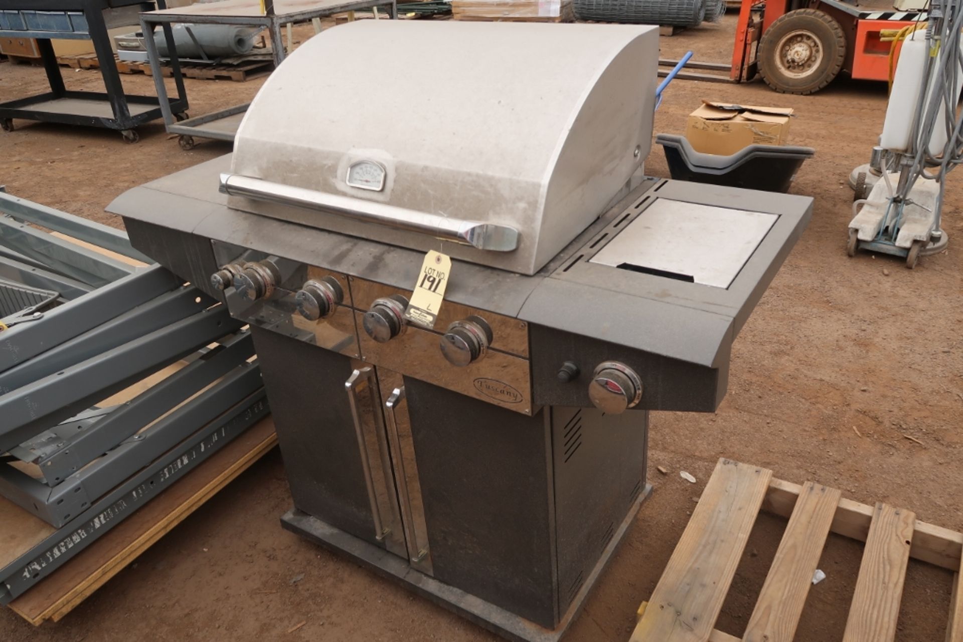 TUSCANY GAS GRILL USED