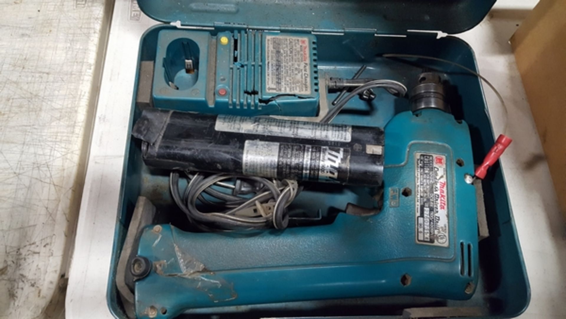 MAKITA CORDLESS DRILL W/CHARGER