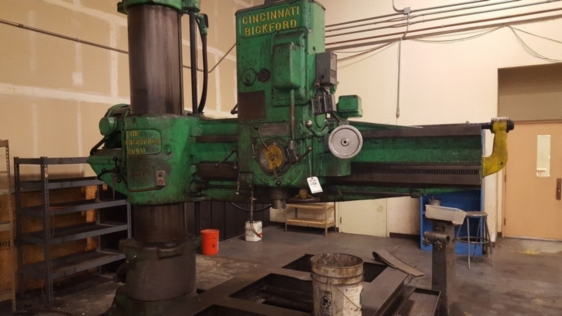 CINCINNATI BICKFORD RADIAL ARM DRILL MDL #SUPER SERVICE, 15-HP VARIABLE SPEED FEED RATE, HIGH/LOW