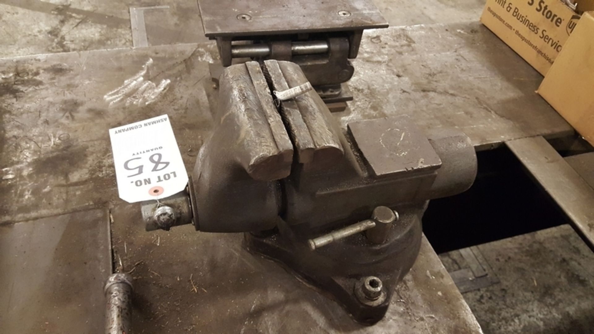 SMALL BENCH VISE