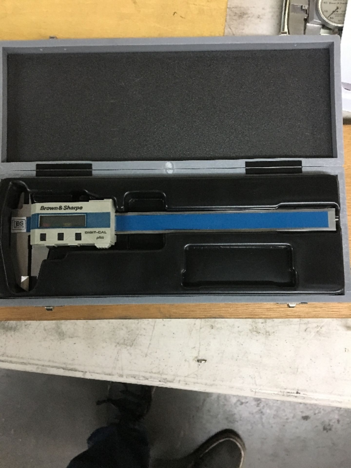 BROWN & SHARPE 6'' DIGITAL VERNIER CALIPER