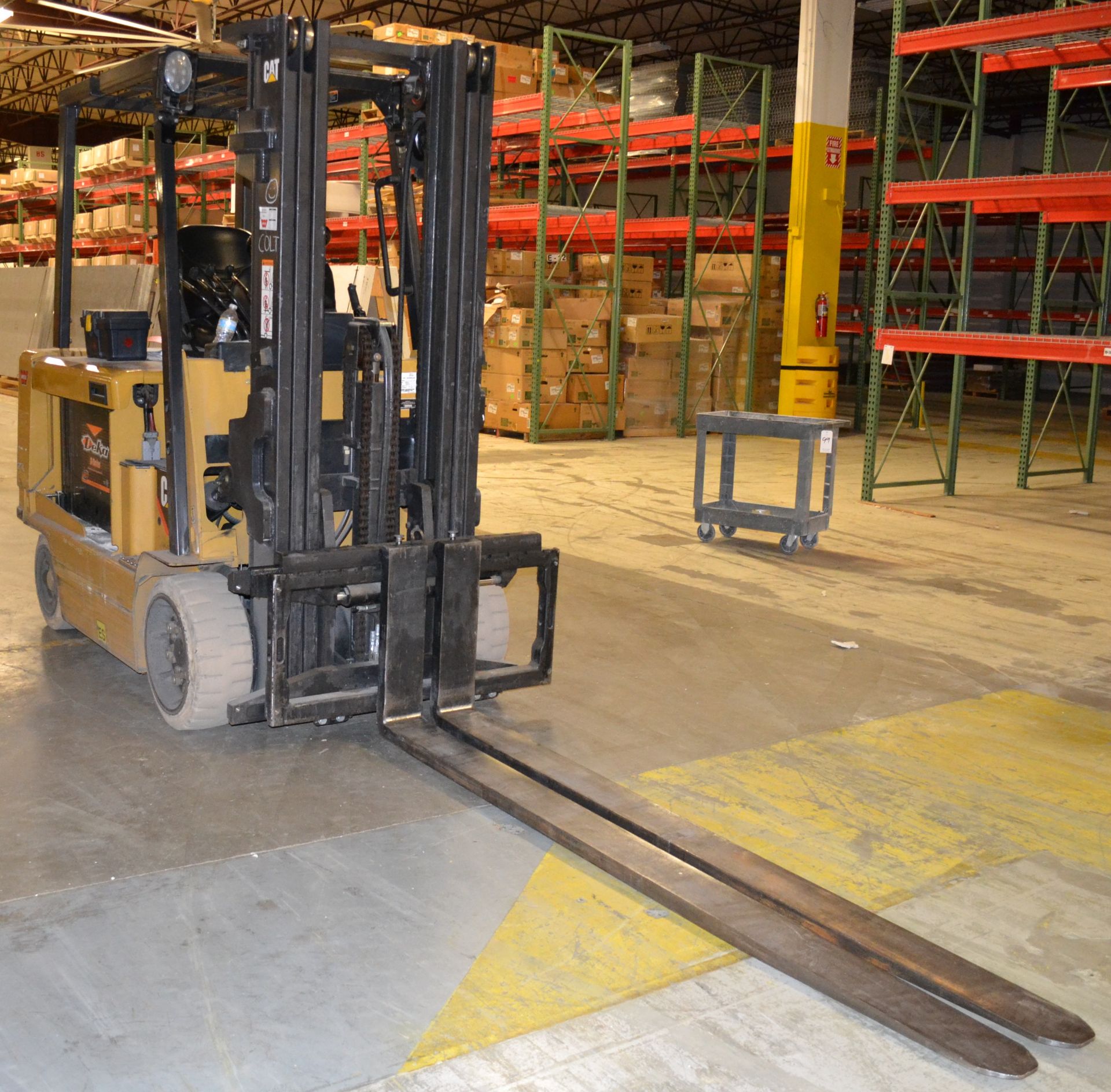 Caterpillar Model E8000-4S Electric Forklift - Image 3 of 7