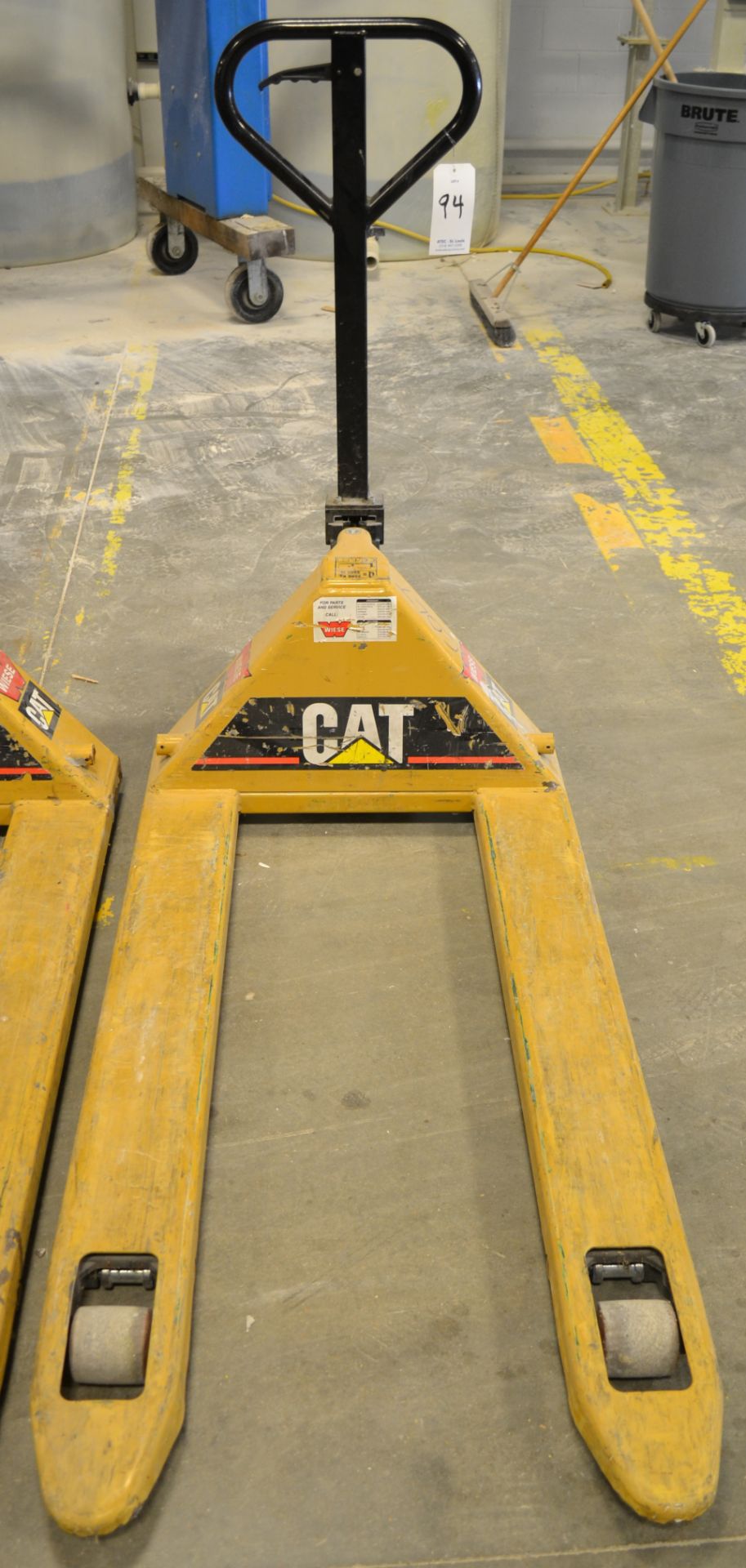 CAT 5,500-Lb Capacity Pallet Jack