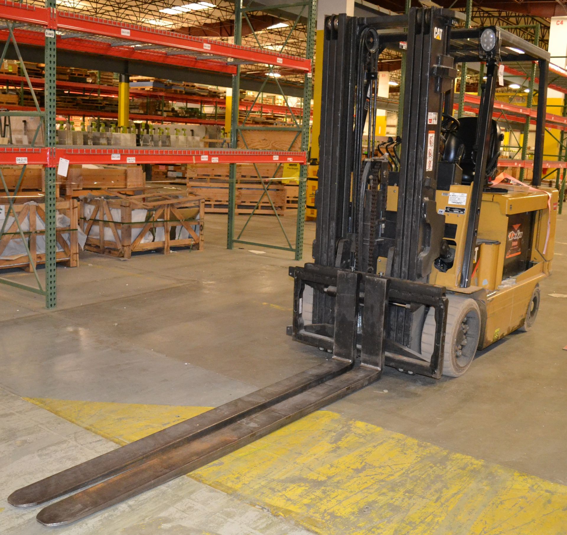 Caterpillar Model E8000-4S Electric Forklift - Image 2 of 7