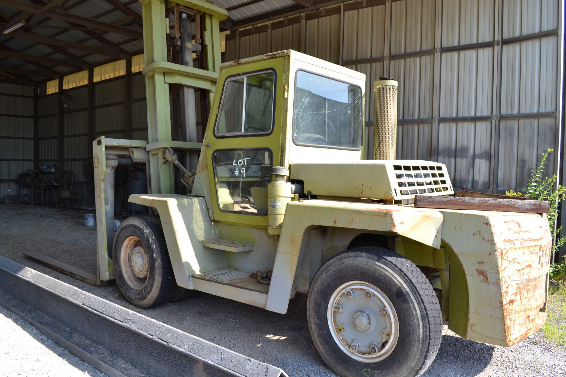 Clark Model C500Y250SD, 23,500-Lbs. Capacity Forklift, Diesel, Pneumatic Tires, 2-Stage Mast, S/N - Image 6 of 8