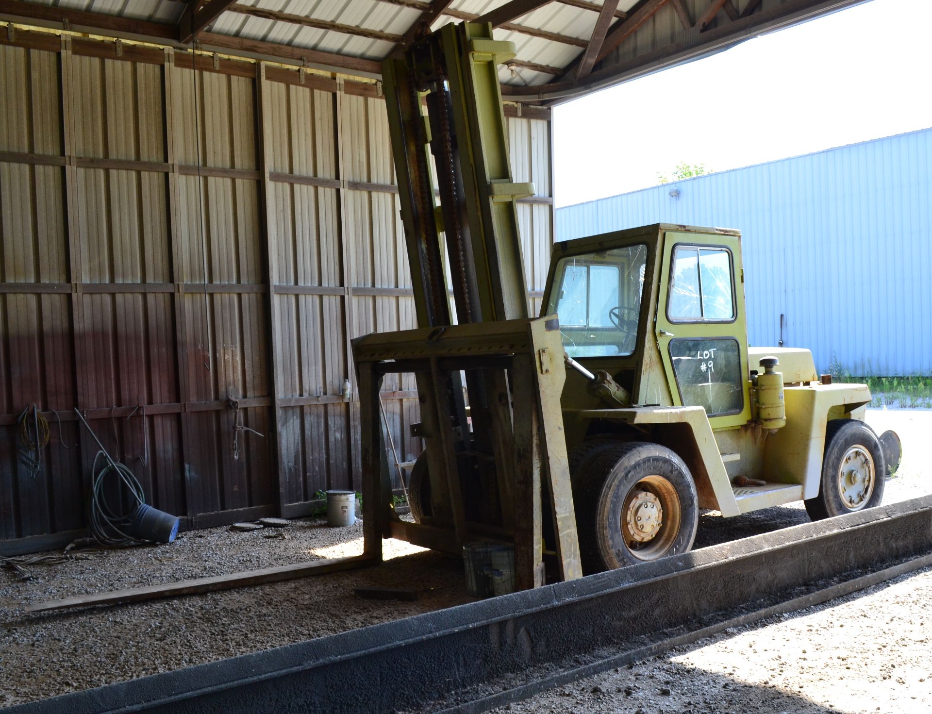 Clark Model C500Y250SD, 23,500-Lbs. Capacity Forklift, Diesel, Pneumatic Tires, 2-Stage Mast, S/N - Image 7 of 8