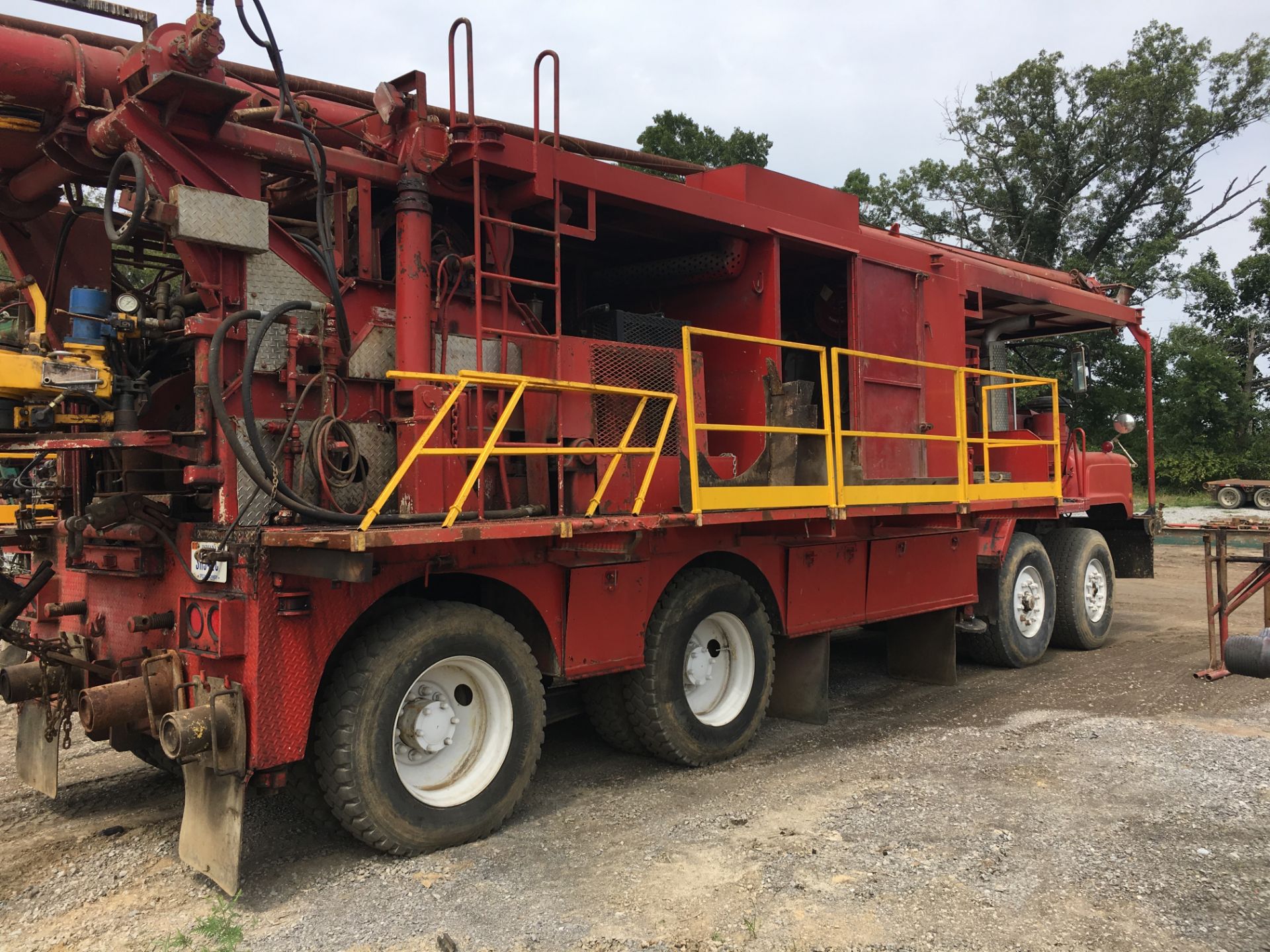 Cardwell Model H Double Drum Workover Rig - Image 4 of 5