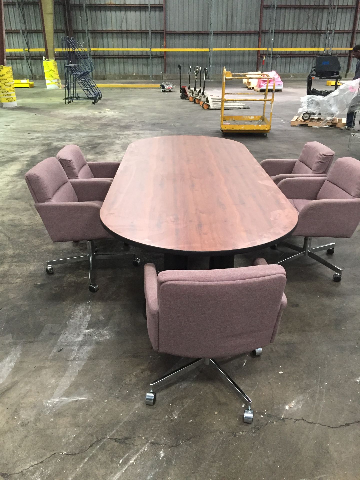 USED CONFERENCE TABLE WITH 5 CHAIRS