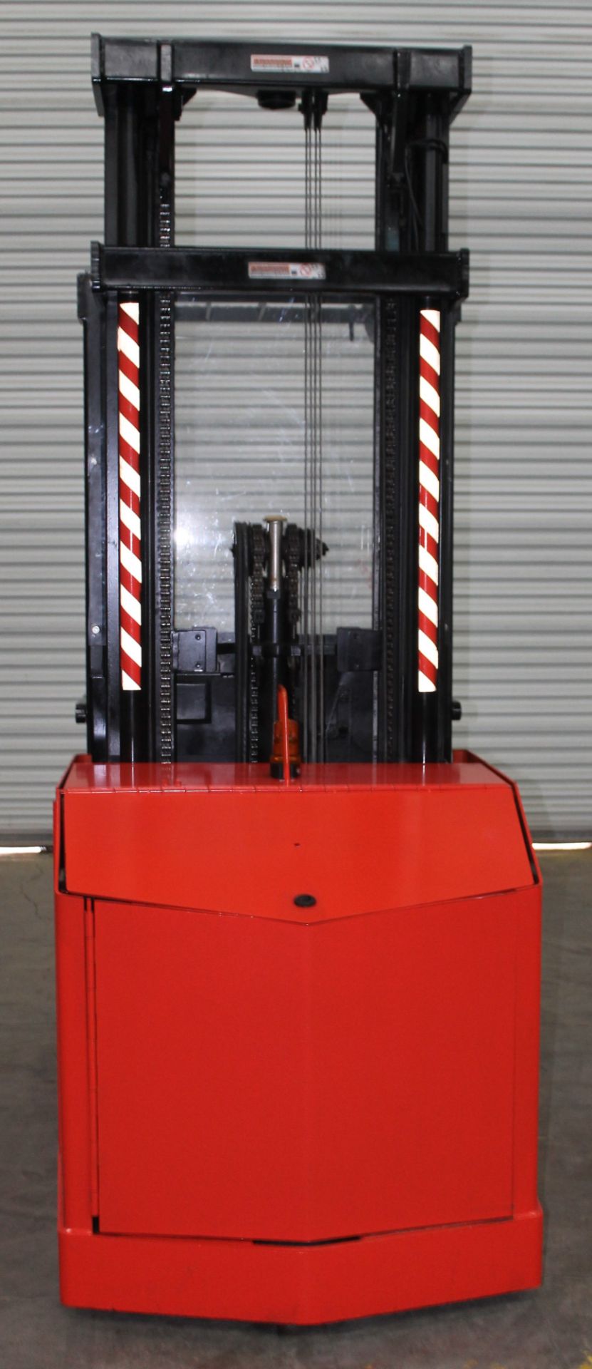 PRIME MOVER 3000 LBS. CAPACITY ORDER PICKER, (WATCH VIDEO) - Image 4 of 5