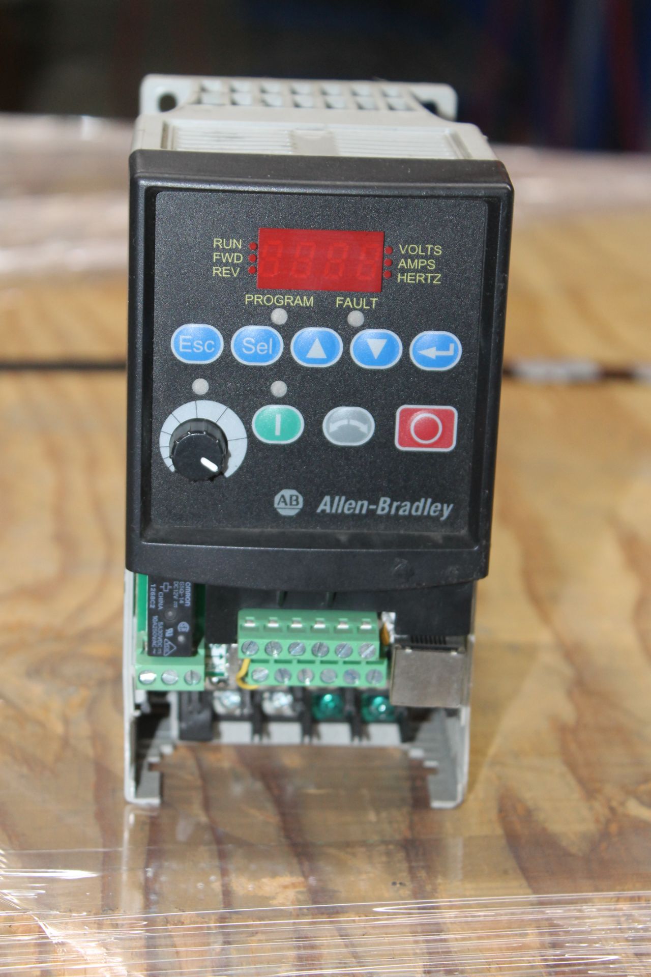 ALLEN BRADLEY 0.75 KW/1.0 HP AC DRIVE