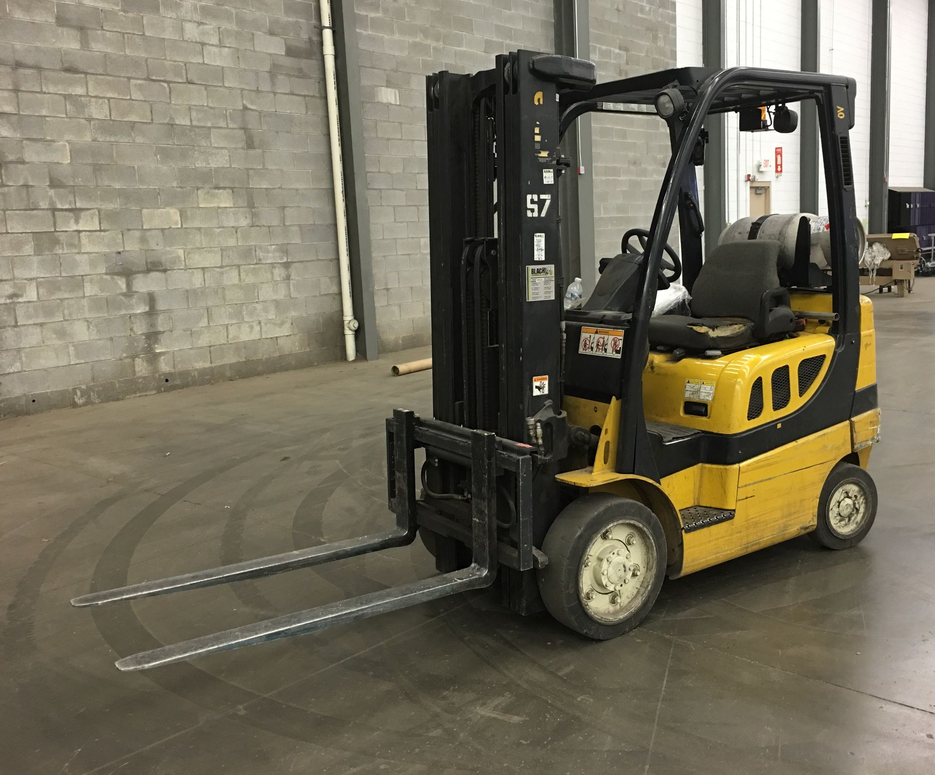 2007 YALE 5000 LBS CAPACITY PROPANE FORKLIFT, (WATCH VIDEO)