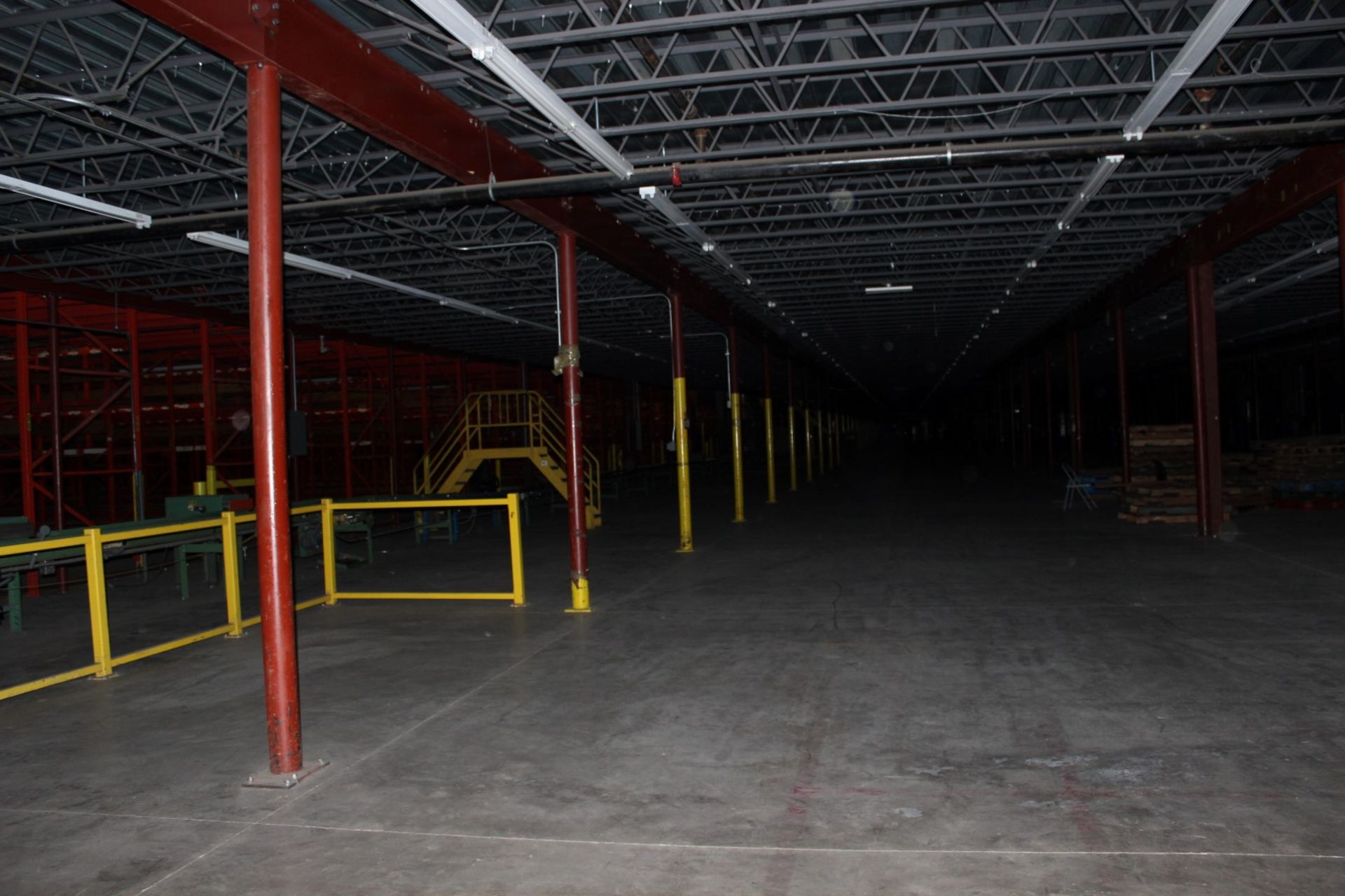 2400 SQ FT OF MEZZANINE WITH METAL INTERLOCK PLANK GRATING, ( 80' x 30' ) - Image 5 of 9