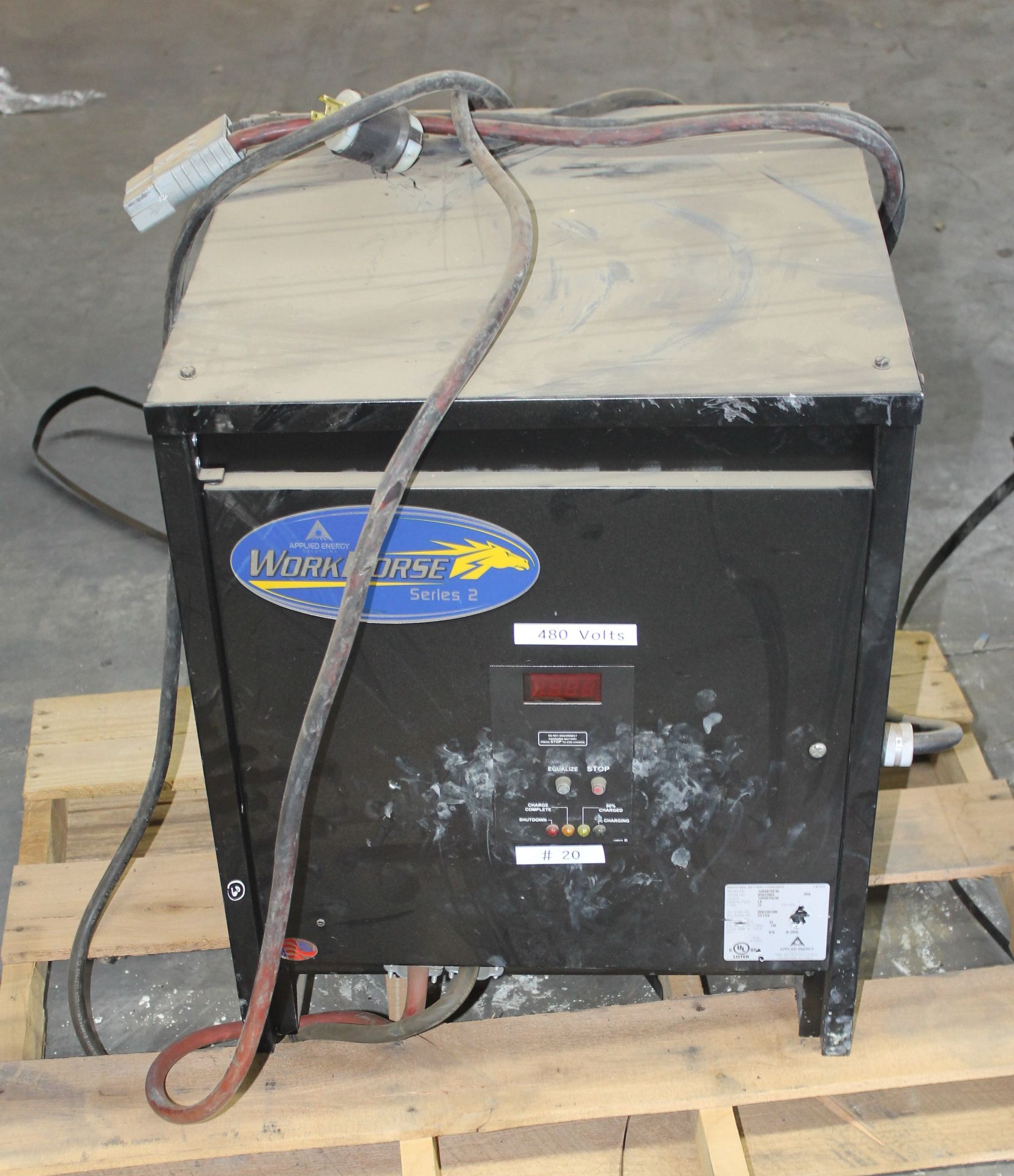 INDUSTRIAL 24 VOLTS BATTERY CHARGER,