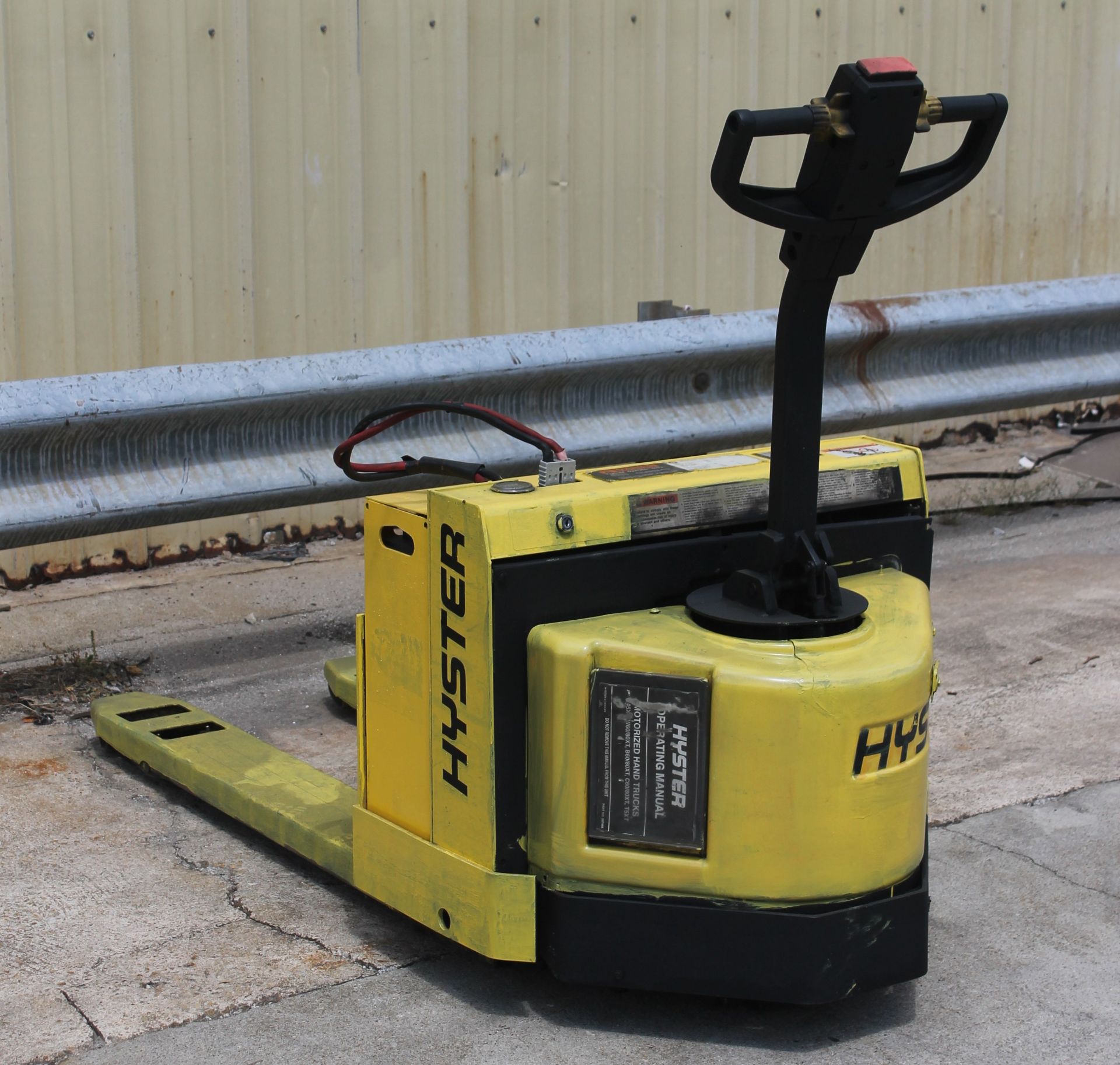 HYSTER 4500 LBS CAPACITY ELECTRIC PALLET JACK (CHECK VIDEO) - Image 6 of 6